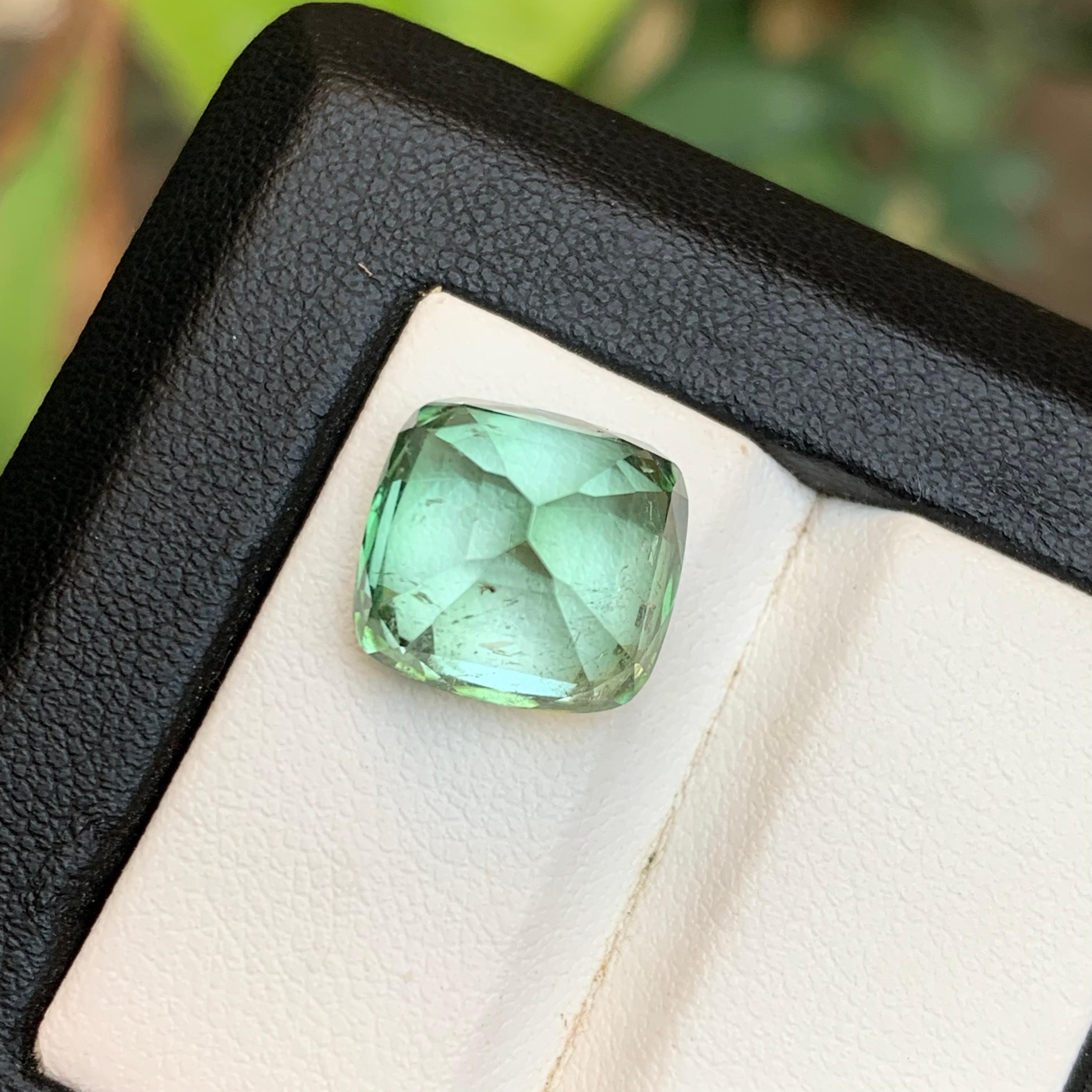 Taille coussin Vibrant Minty Green Tourmaline 10.86 Ct Natural Loose Gemstone Cushion Cut-Ring en vente