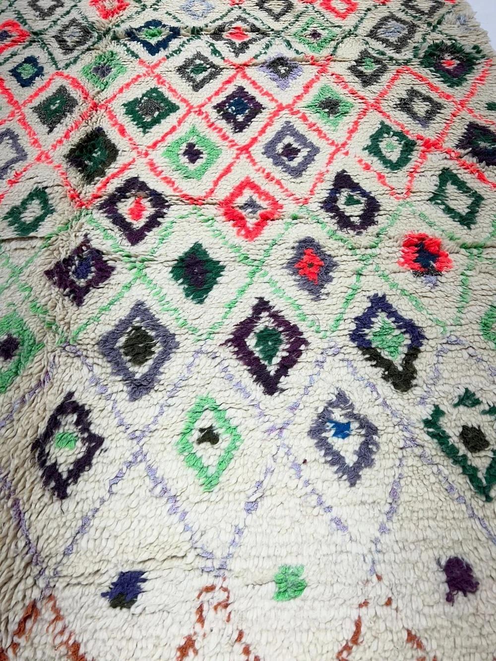 Alfombra de lana marroquí moderna y vibrante con diseño gráfico abstracto Marroquí en venta