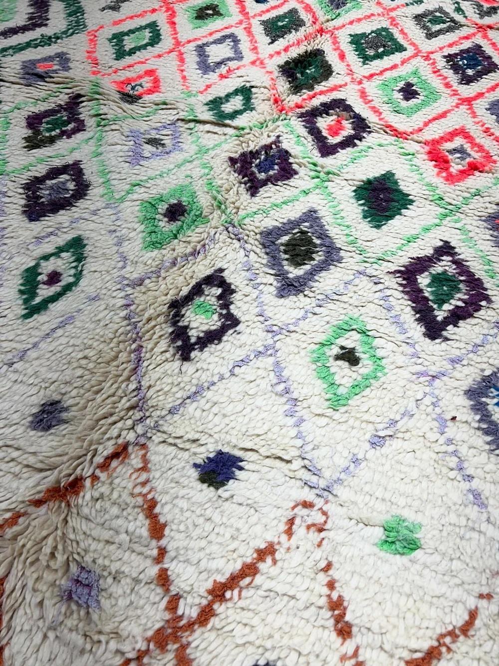 Alfombra de lana marroquí moderna y vibrante con diseño gráfico abstracto en Nuevo estado para la venta en Los Angeles, CA