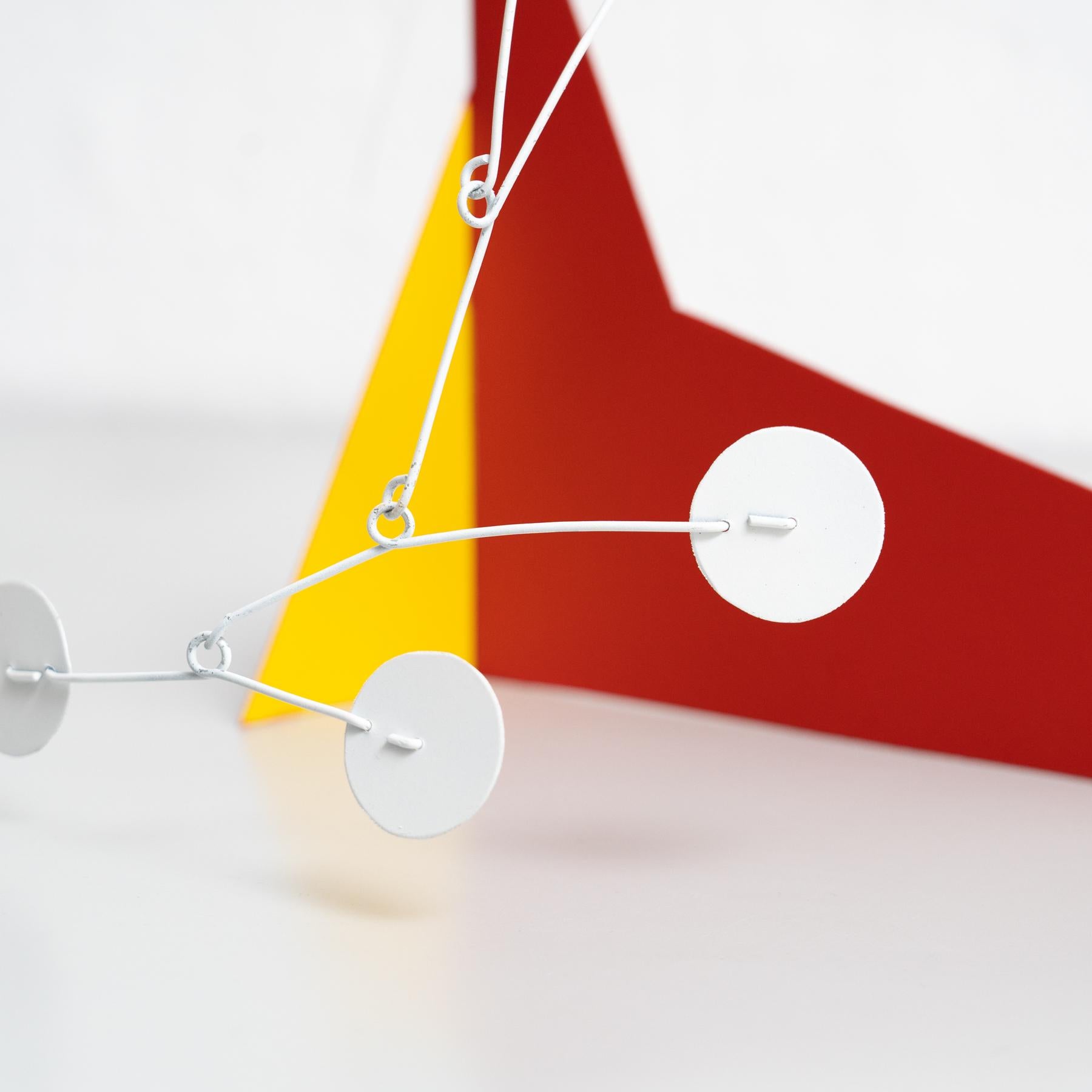Mouvement vibrant : Sculpture cinétique - fer, peinture, mouvement en vente 3