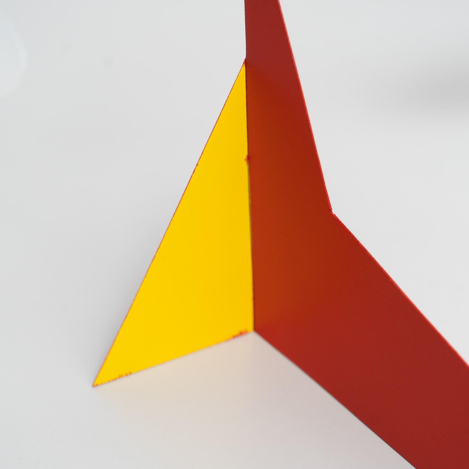 Mouvement vibrant : Sculpture cinétique - fer, peinture, mouvement en vente 4