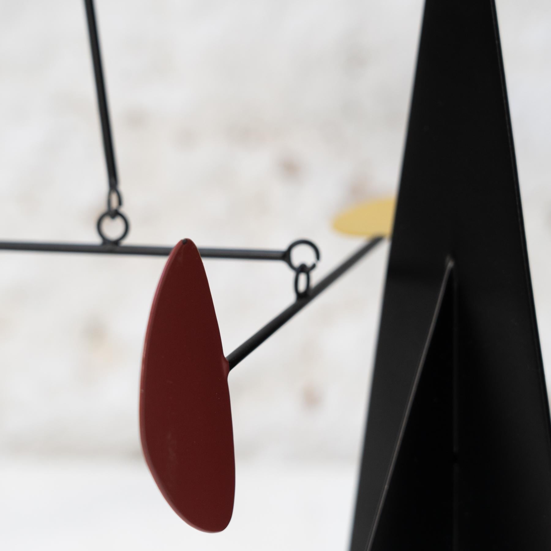 Mouvement vibrant : Sculpture cinétique - fer, peinture, mouvement en vente 6
