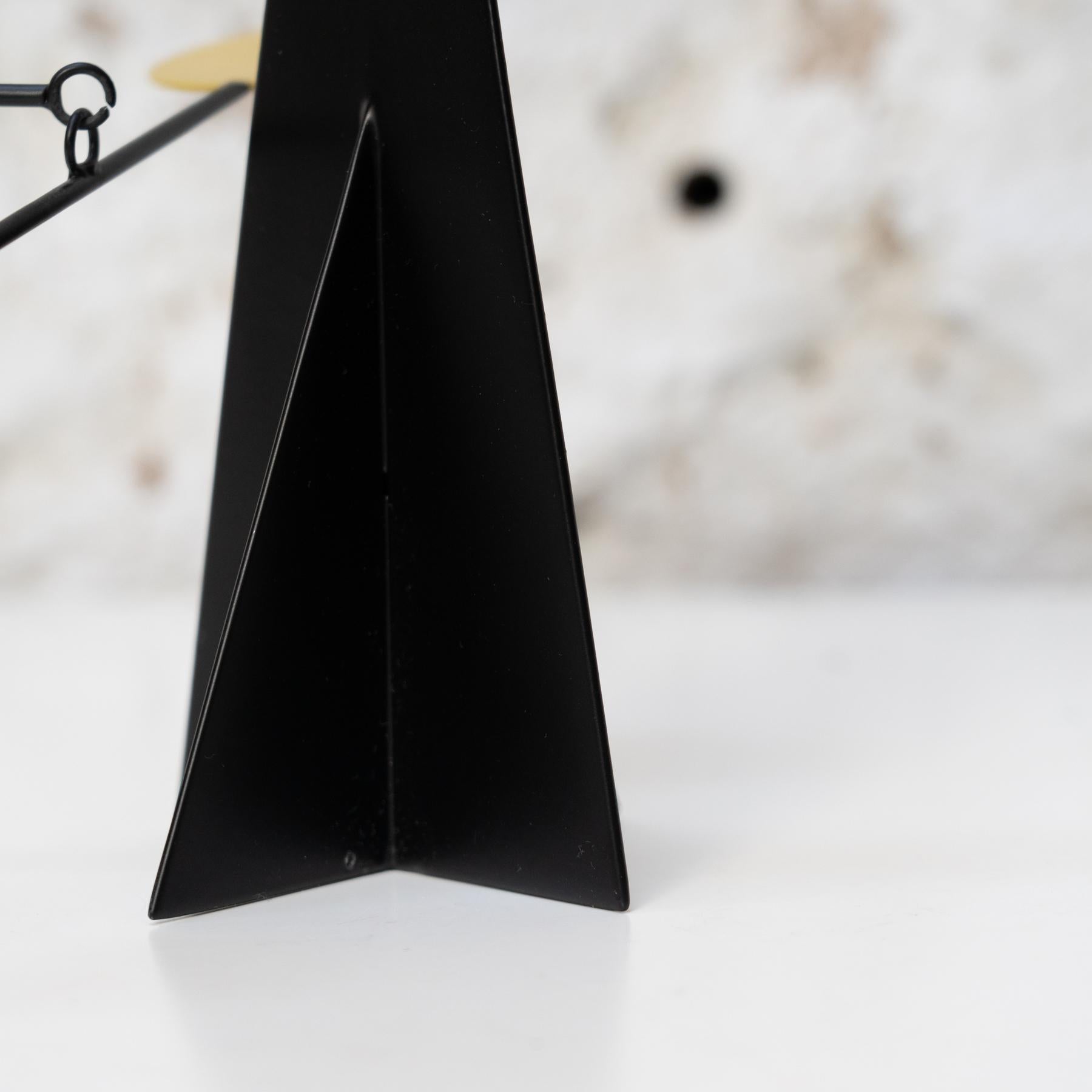 Mouvement vibrant : Sculpture cinétique - fer, peinture, mouvement en vente 7