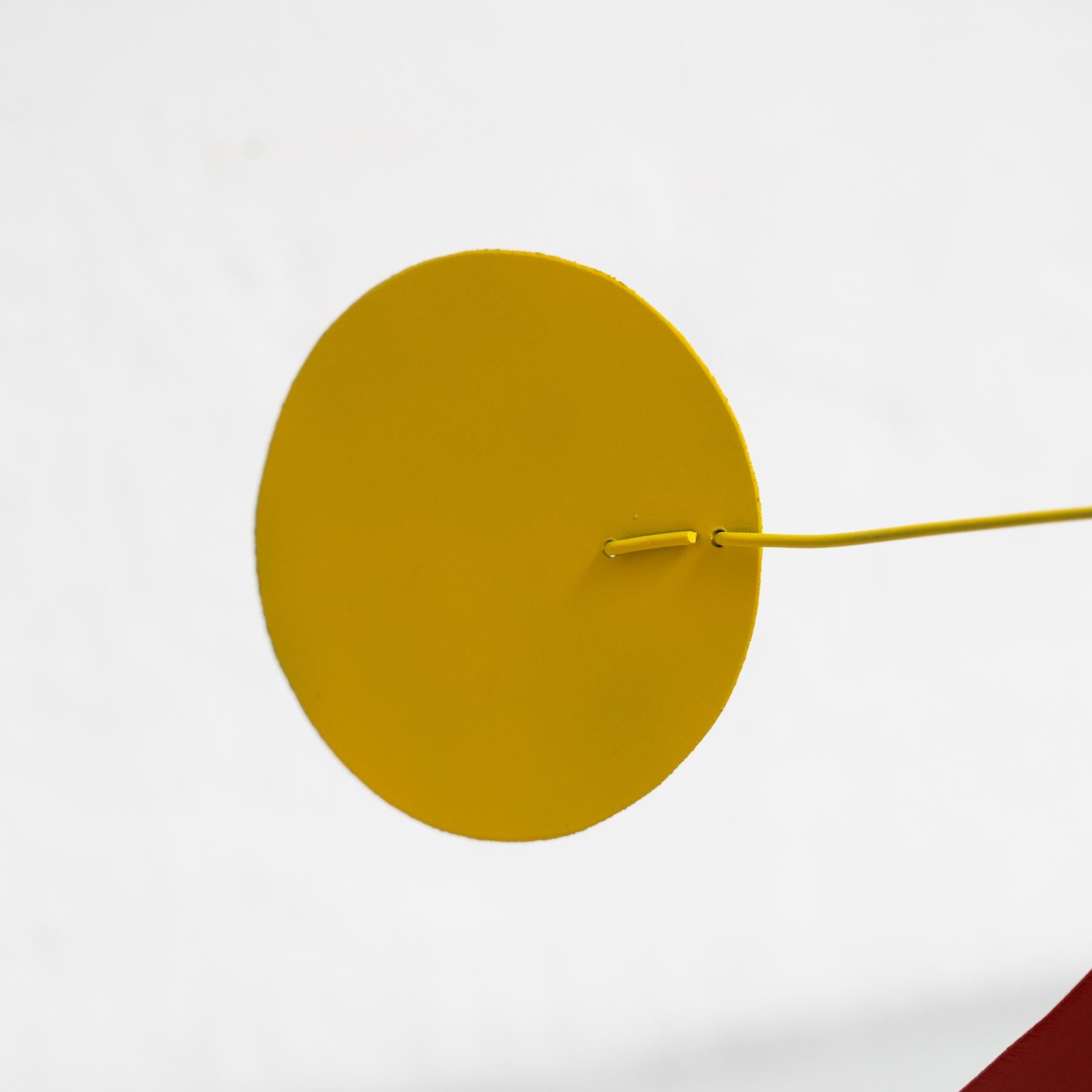 Leuchtende Bewegung: Kinetische Skulptur – Eisen, Farbe, Bewegung 6