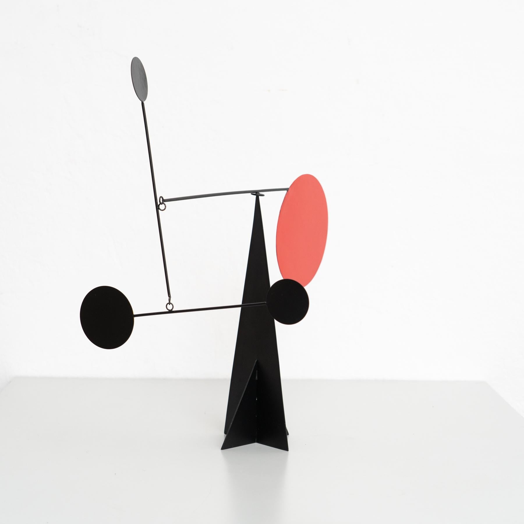 Français Mouvement vibrant : Sculpture cinétique - fer, peinture, mouvement