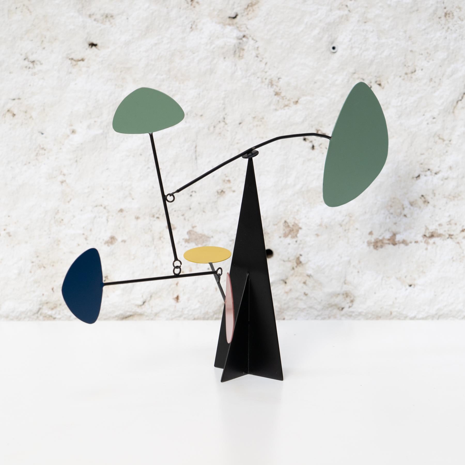 Vibrant Motion: Kinetic Sculpture - Iron, Paint, Movement In Good Condition For Sale In Barcelona, ES