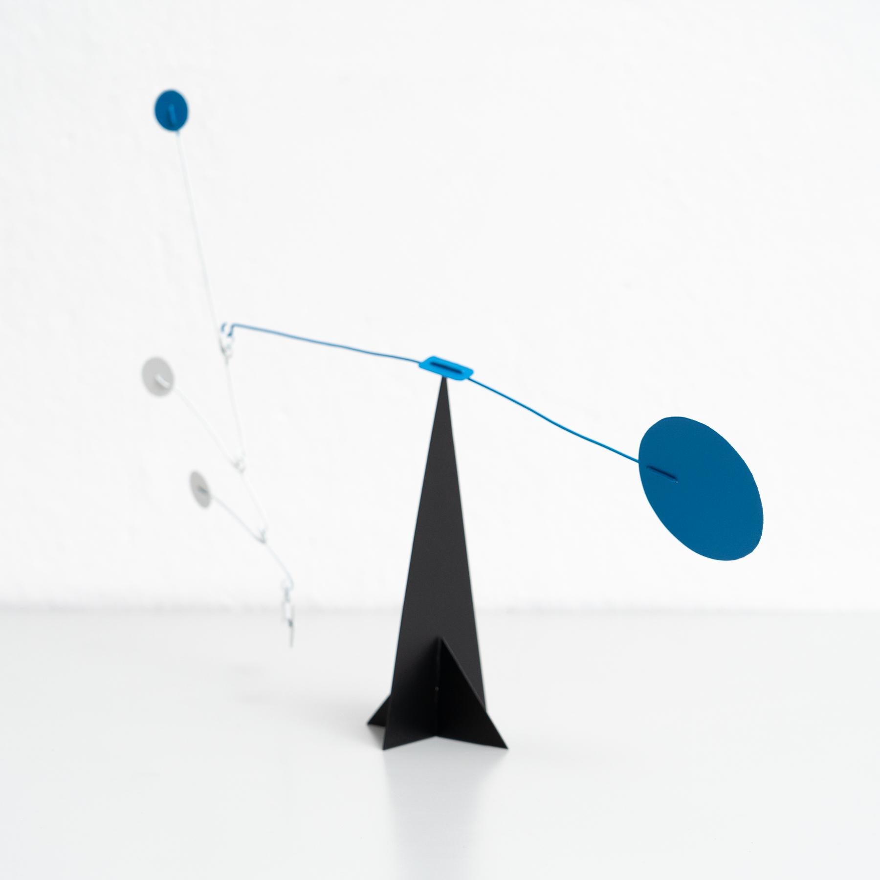 Vibrant Motion: Kinetic Sculpture - Iron, Paint, Movement In Good Condition In Barcelona, ES