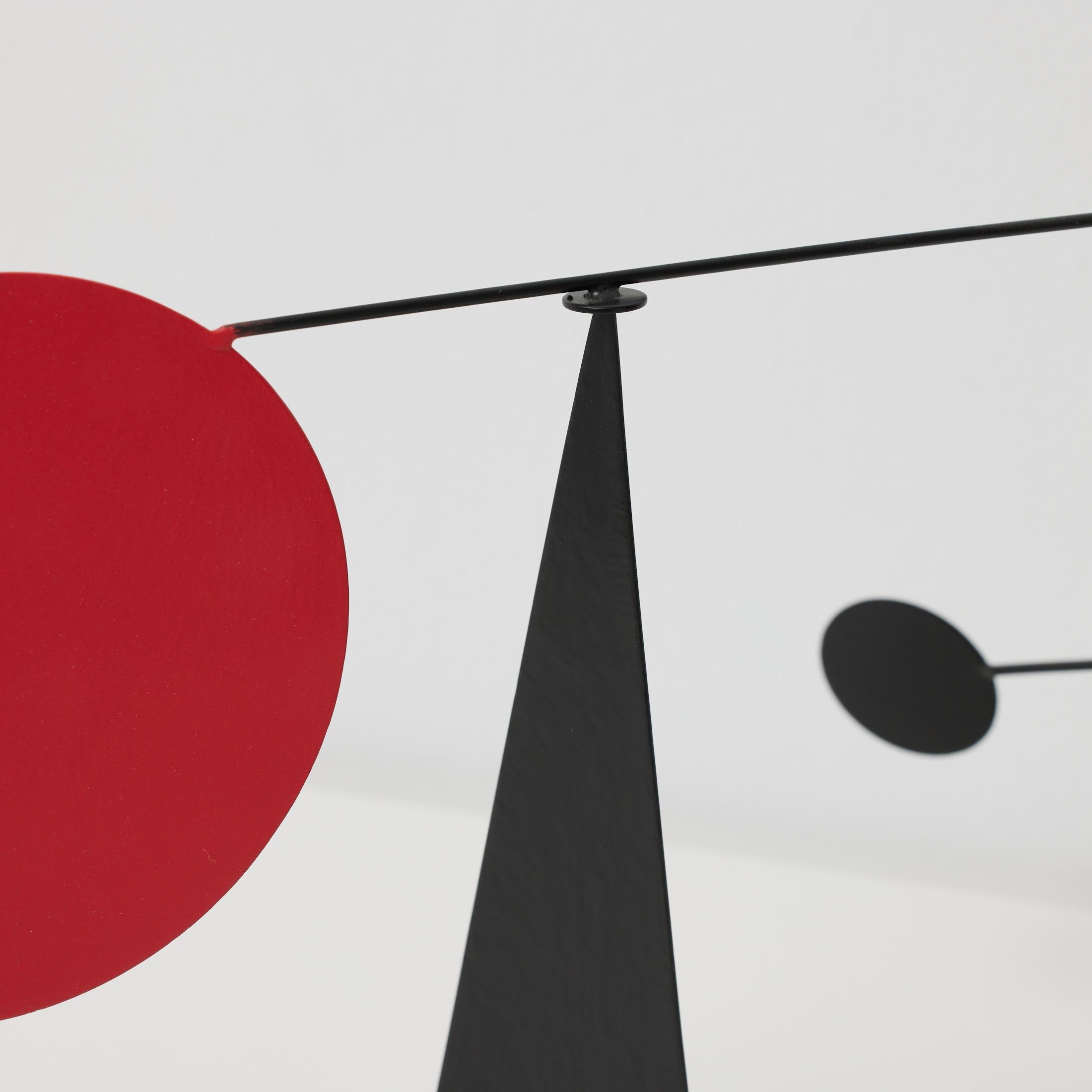 Vibrant Motion: Kinetic Sculpture - Iron, Paint, Movement en Bueno estado para la venta en Barcelona, ES