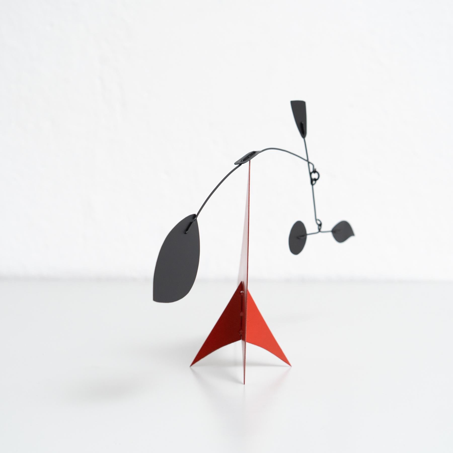 Movimiento Vibrante: Escultura Cinética - Hierro, Pintura, Movimiento Metal en venta