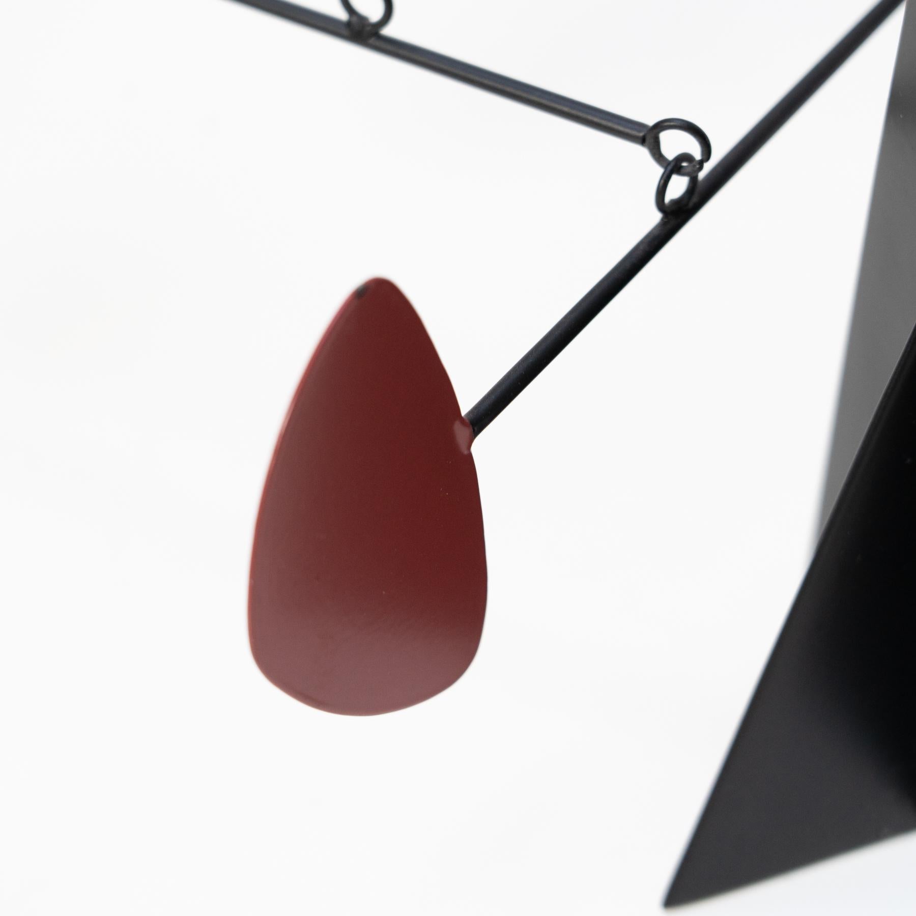 Mouvement vibrant : Sculpture cinétique - fer, peinture, mouvement en vente 1