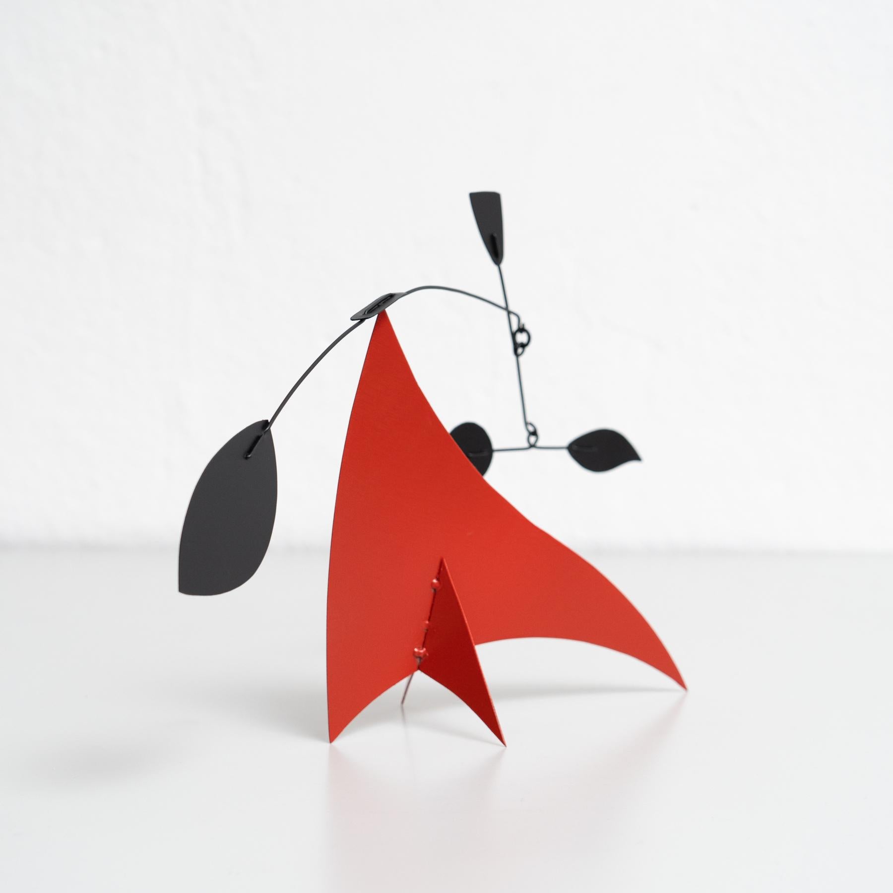 Movimiento Vibrante: Escultura Cinética - Hierro, Pintura, Movimiento en venta 1