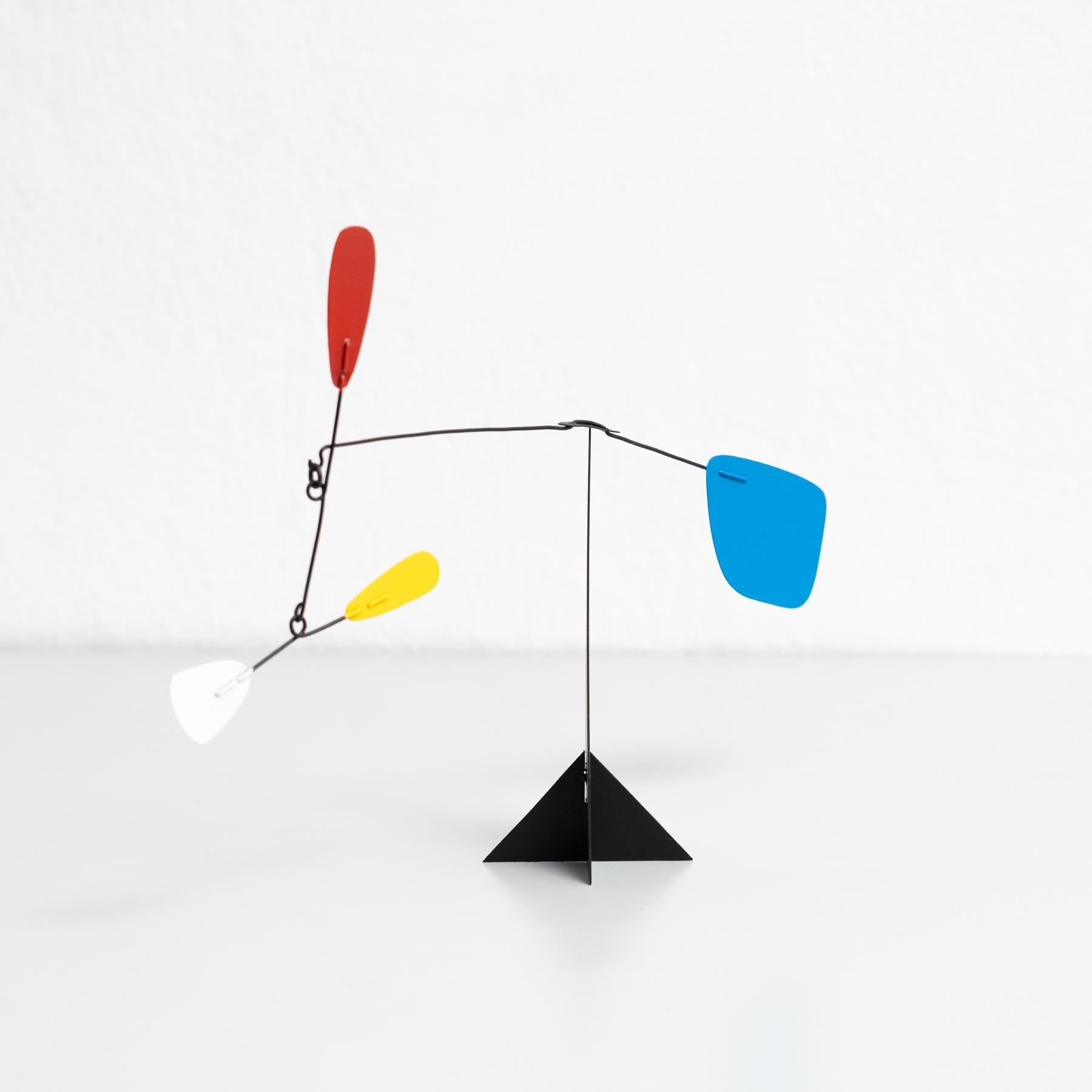 Mouvement vibrant : Sculpture cinétique - fer, peinture, mouvement en vente 1
