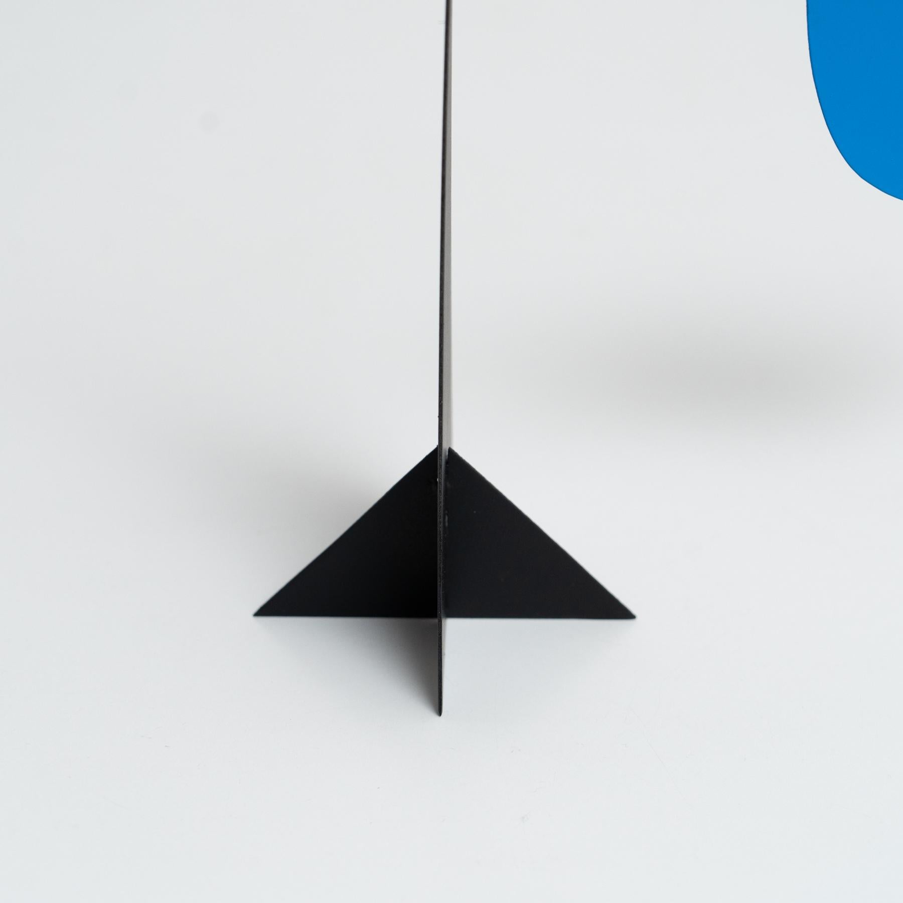 Mouvement vibrant : Sculpture cinétique - fer, peinture, mouvement en vente 2