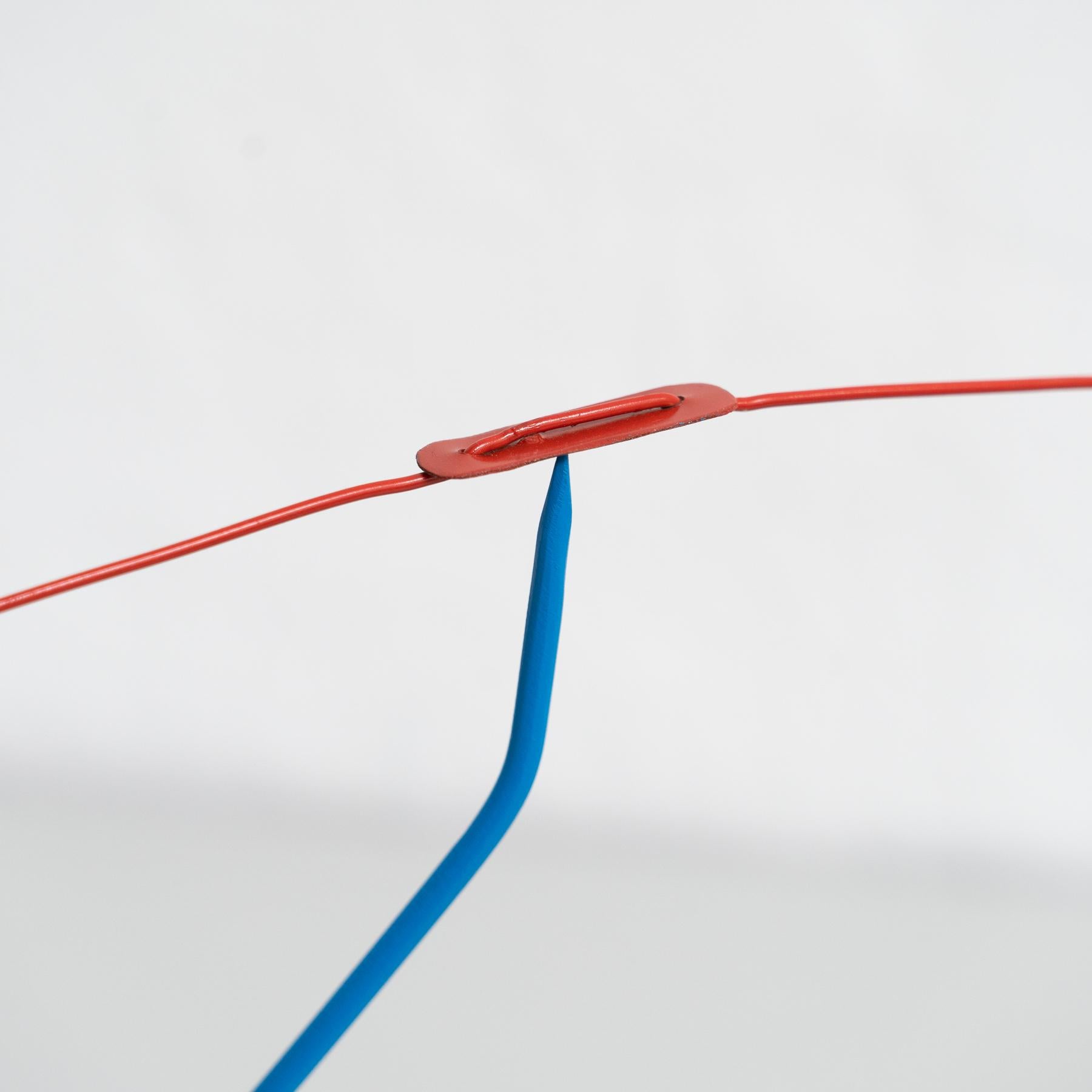 Mouvement vibrant : Sculpture cinétique - fer, peinture, mouvement en vente 2