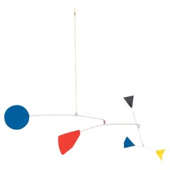 Leuchtende Bewegung: Kinetische Skulptur – Eisen, Farbe, Bewegung