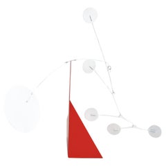 Leuchtende Bewegung: Kinetische Skulptur – Eisen, Farbe, Bewegung