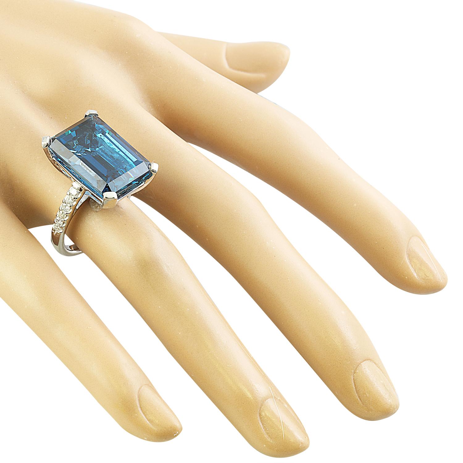 Vibrant Natural Topaz Diamond Ring In 14 Karat White Gold  In New Condition For Sale In Los Angeles, CA