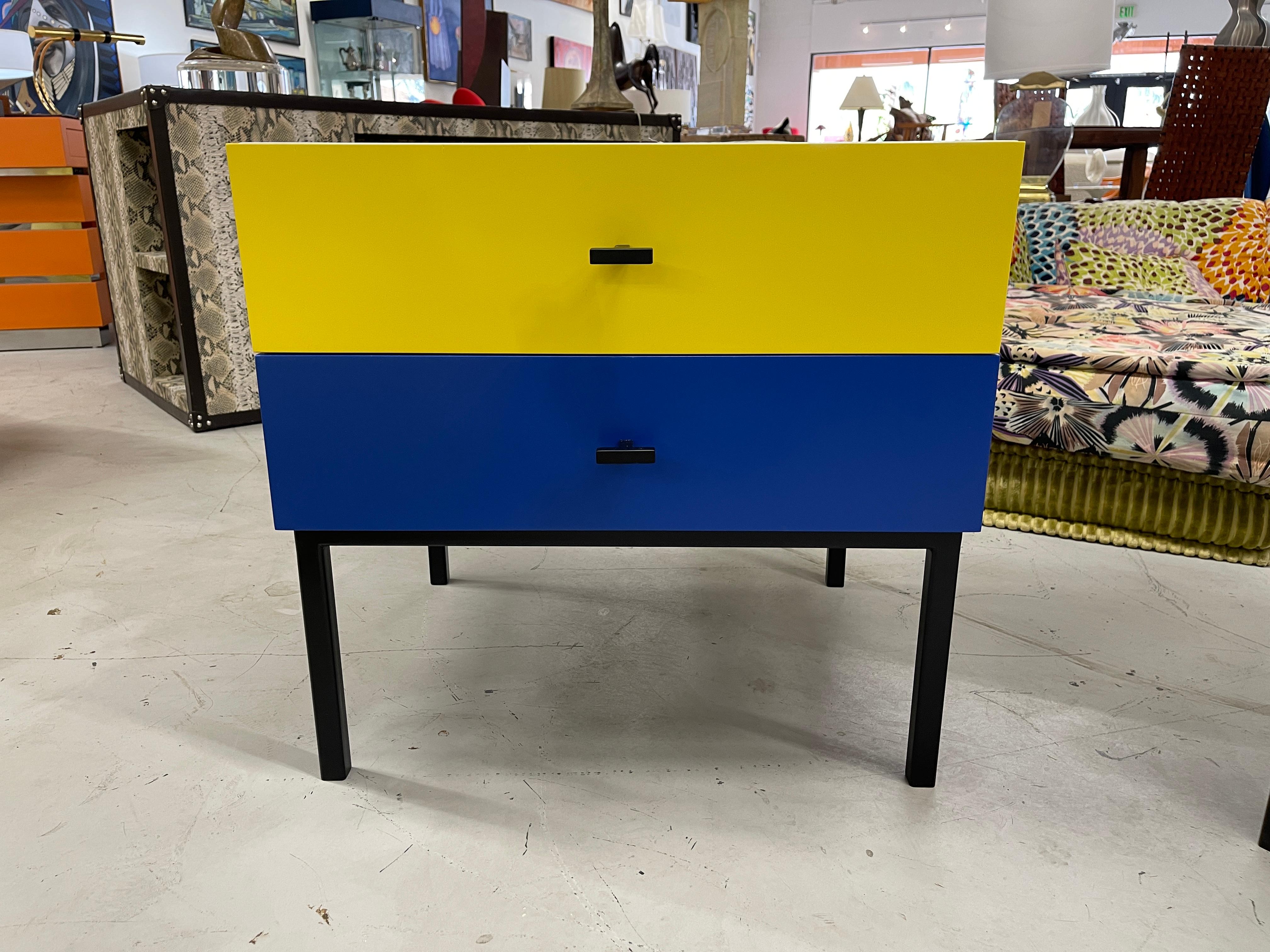 Vibrant Nightstands in Primary Colors In Good Condition For Sale In Palm Springs, CA