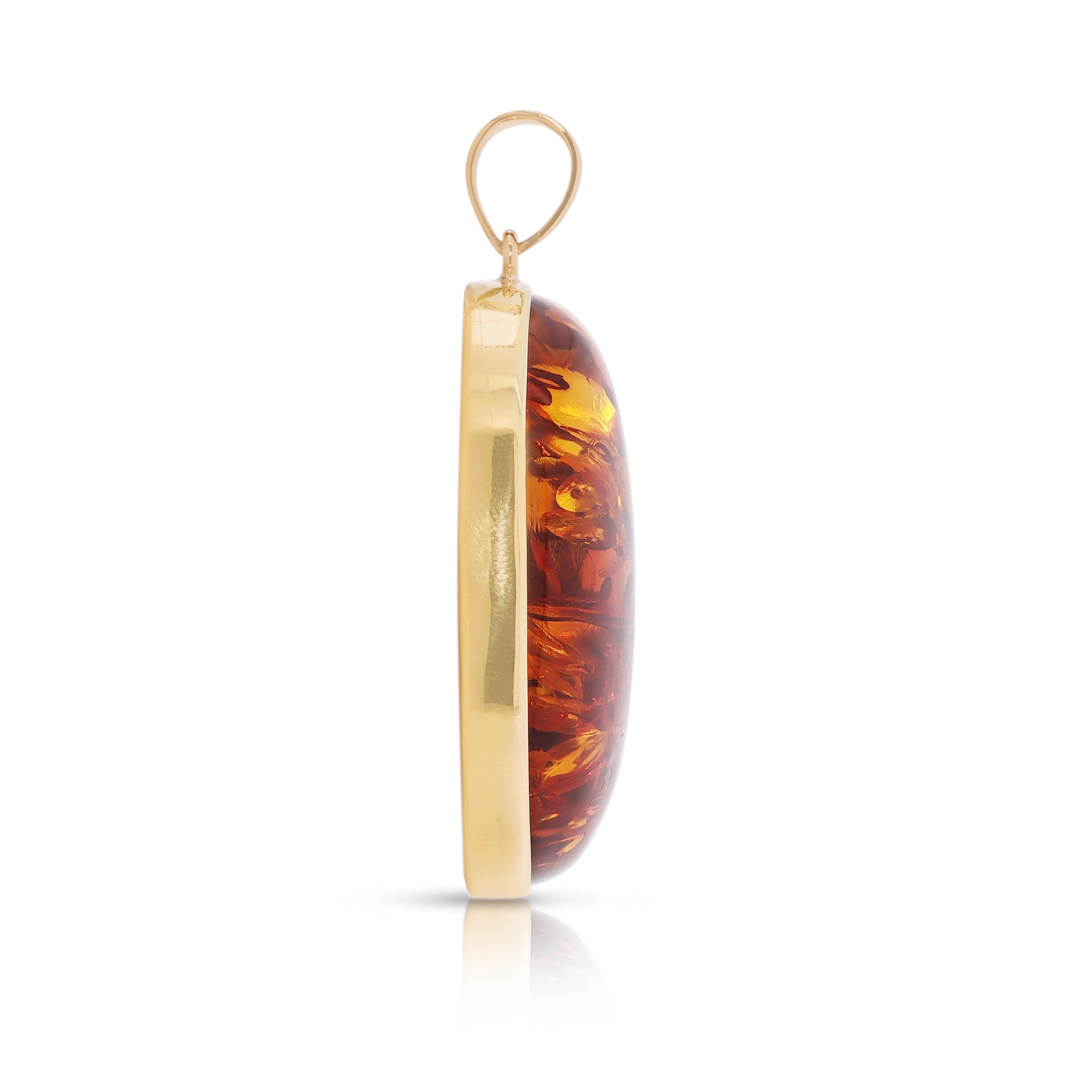 Pendentif d'ambre ovale en or jaune 18 carats en vente 1