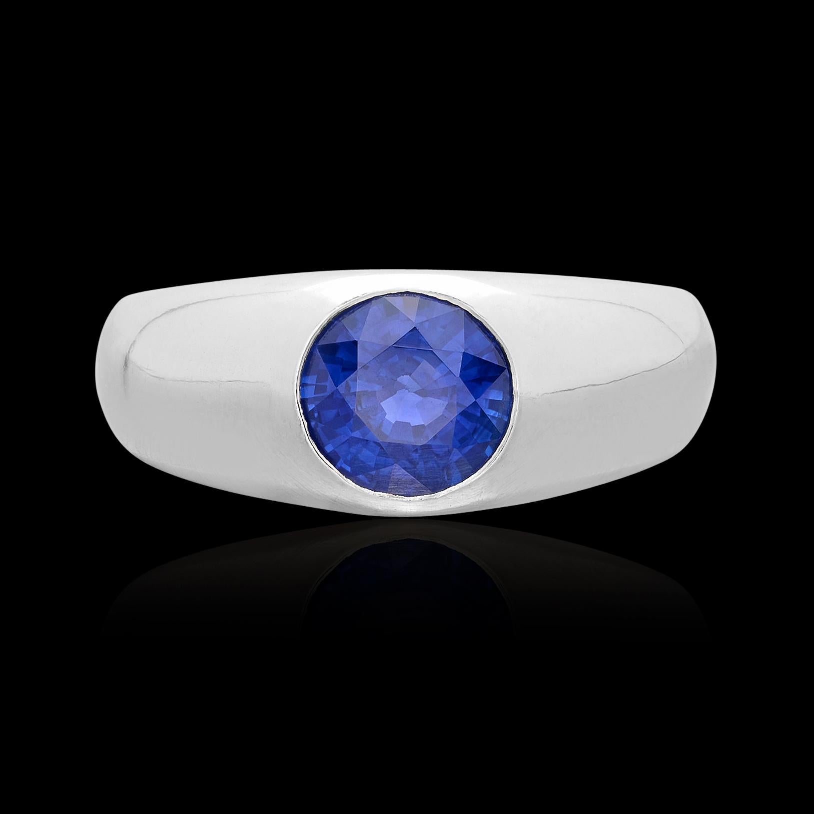 Vibrant Oval Sapphire Platinum Ring In Excellent Condition For Sale In San Francisco, CA