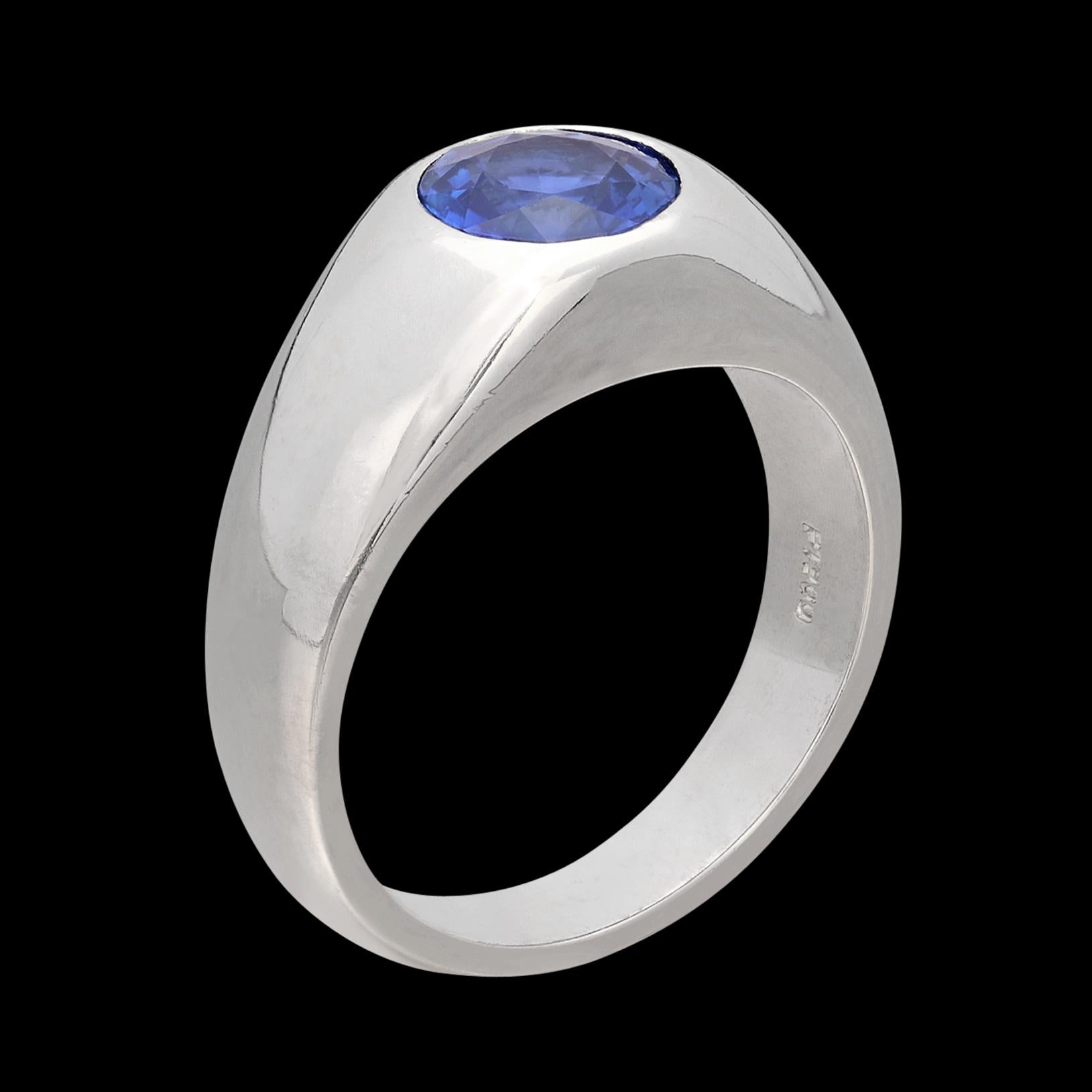 Vibrant Oval Sapphire Platinum Ring For Sale 2