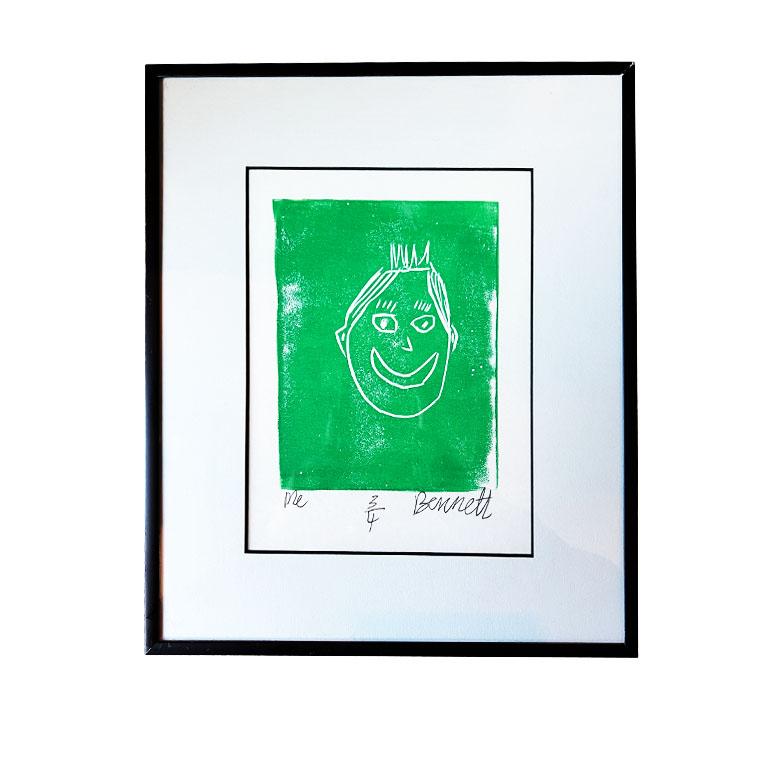 Añade un toque atrevido y moderno a tu colección con este llamativo par de xilografías originales, con un expresivo retrato dibujado a mano en vibrantes tonos naranja mandarina y verde esmeralda. Estos grabados de edición limitada, firmados por el
