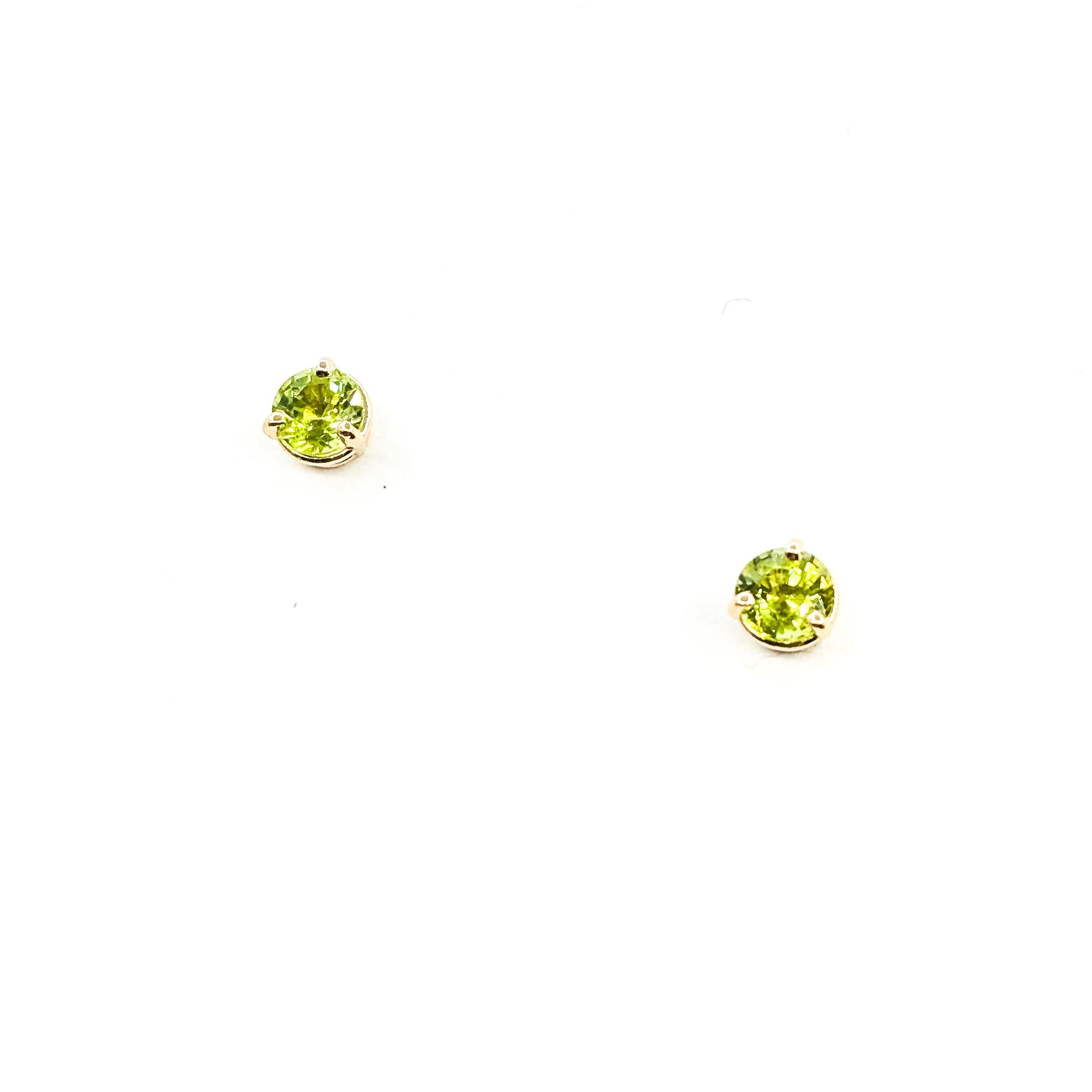 Boucles d'oreilles péridot en or jaune 14k Pour femmes en vente