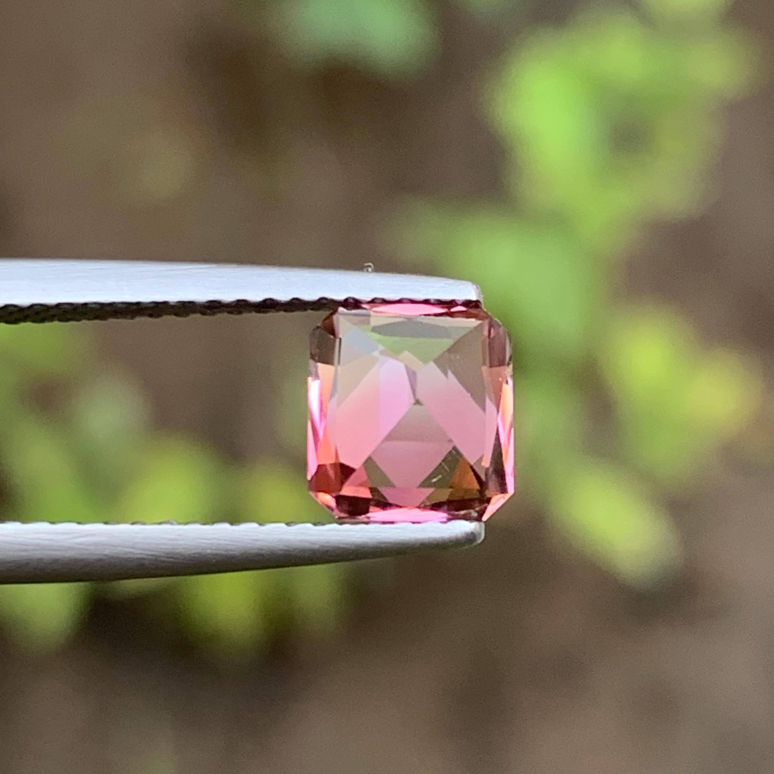 Bague rose vif tourmaline naturelle taille émeraude coussin 1,60 carat en vente 4