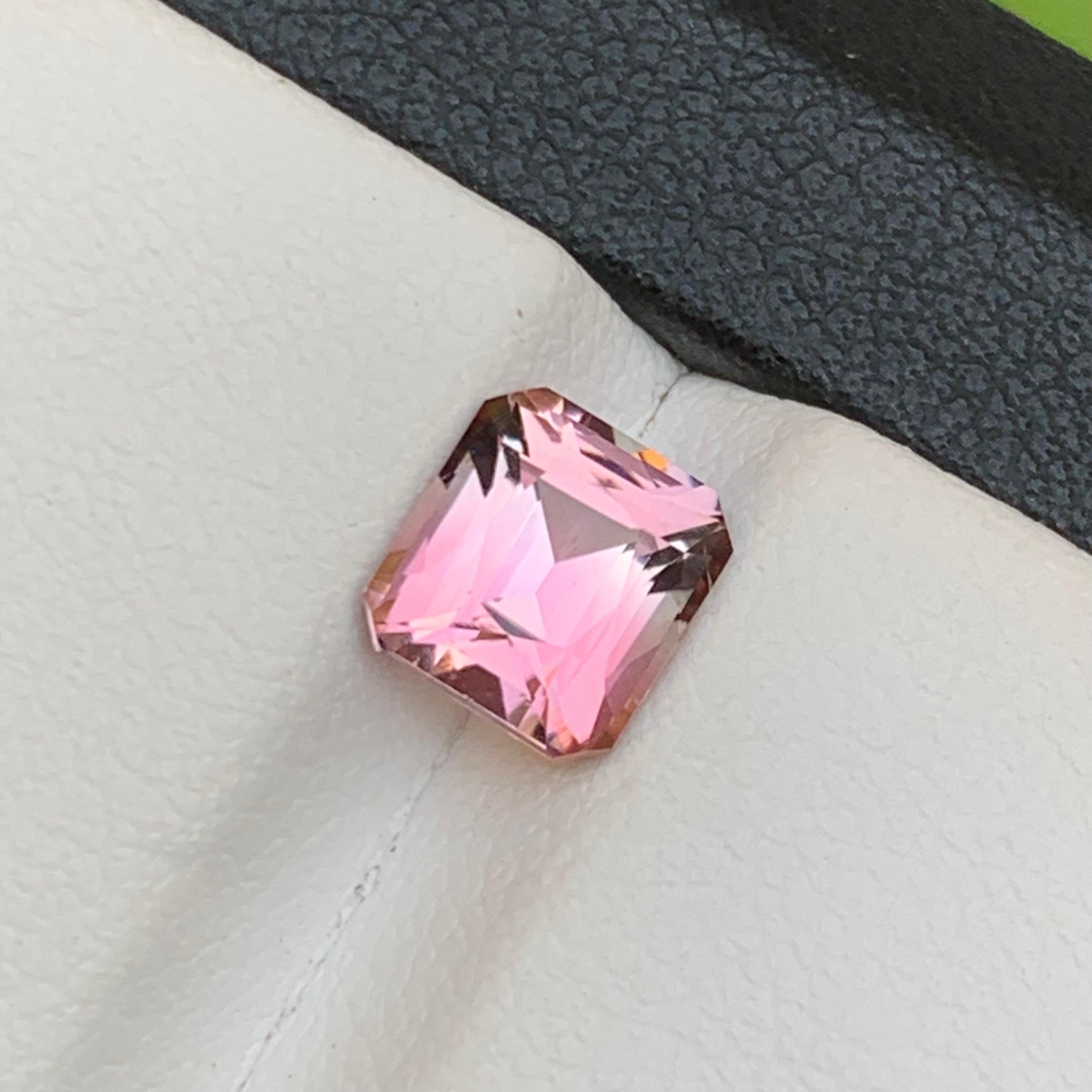 Tourmaline Naturelle Bicolore Rose Vibrant pour Bague, ou Montures de Bijoux taillée à Kunar, Afghanistan !!!

💎 TYPE DE PIERRE PRÉCIEUSE : Tourmaline
⚖️ POIDS : 1,60 carats
🪚 FORME & COUPE : Taille émeraude coussin modifiée
📏 TAILLE (MM) : 6,77