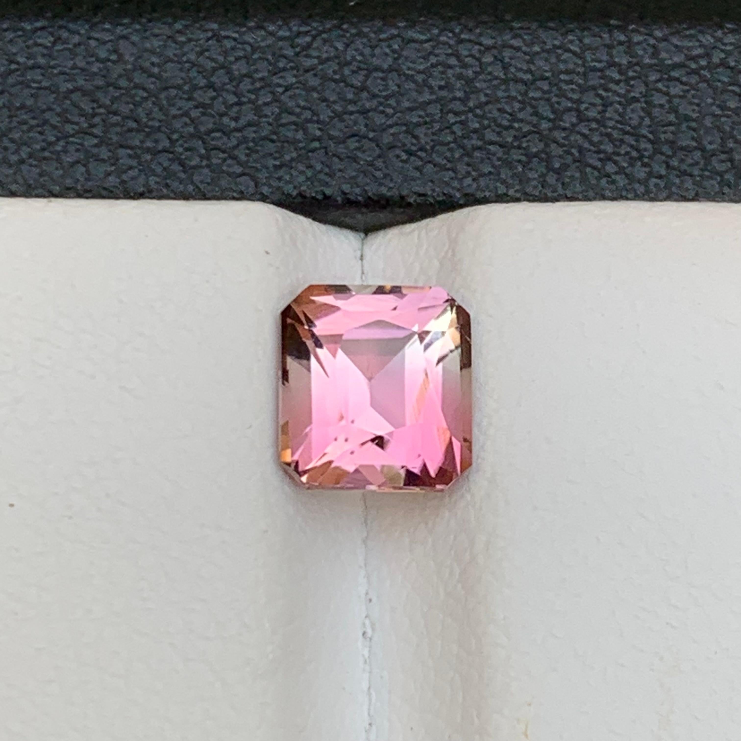 Taille émeraude Bague rose vif tourmaline naturelle taille émeraude coussin 1,60 carat en vente