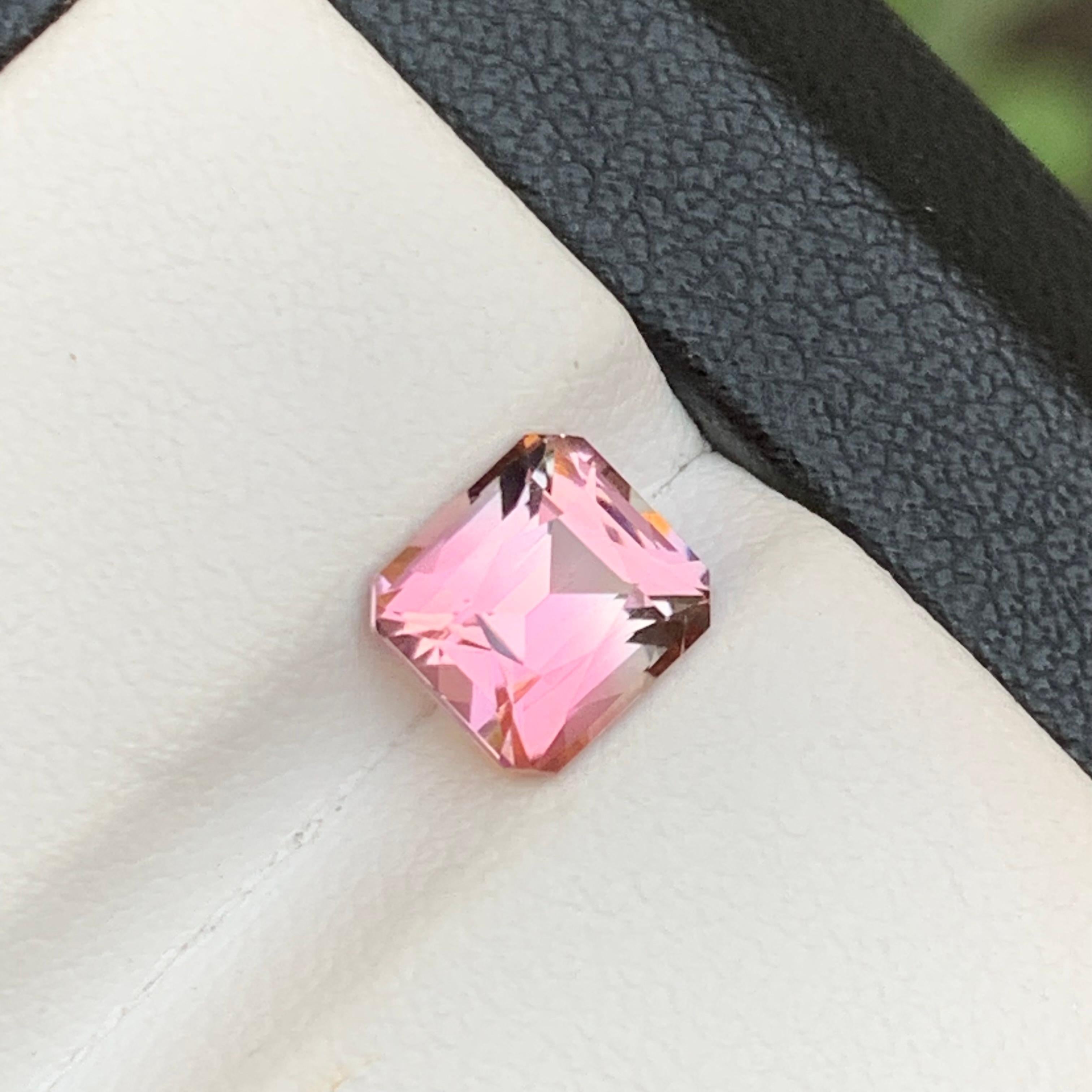 Bague rose vif tourmaline naturelle taille émeraude coussin 1,60 carat Unisexe en vente