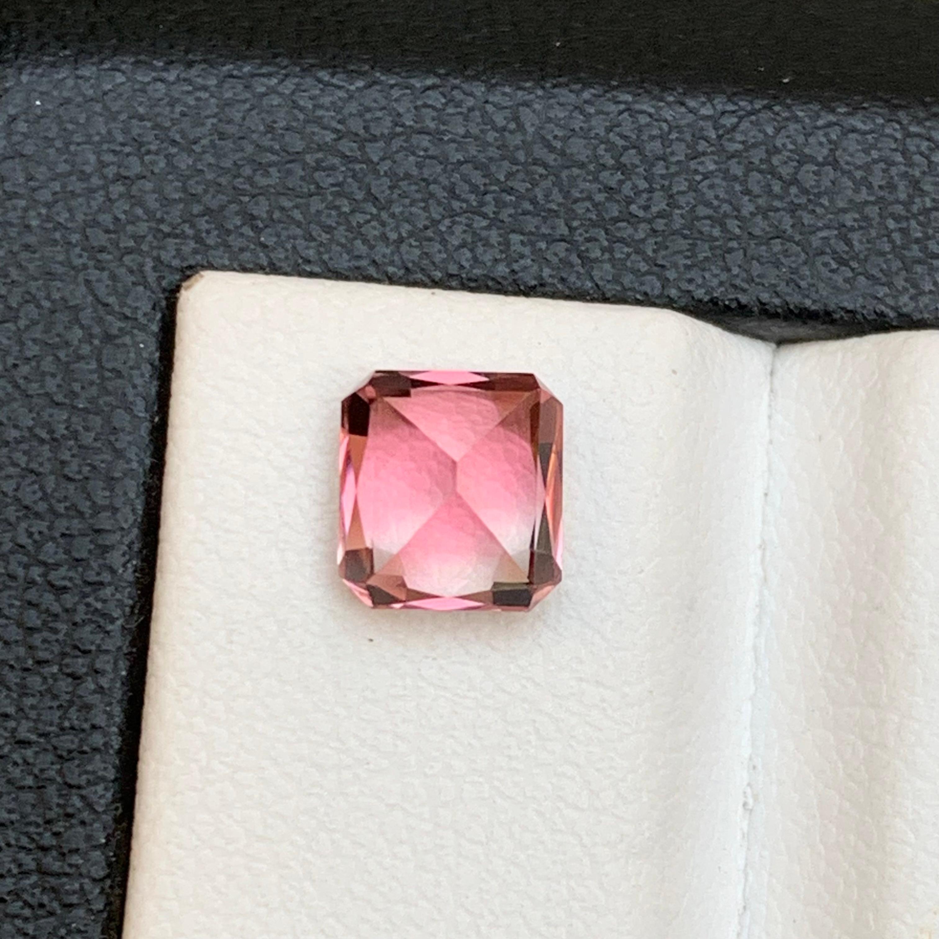 Bague rose vif tourmaline naturelle taille émeraude coussin 1,60 carat en vente 1
