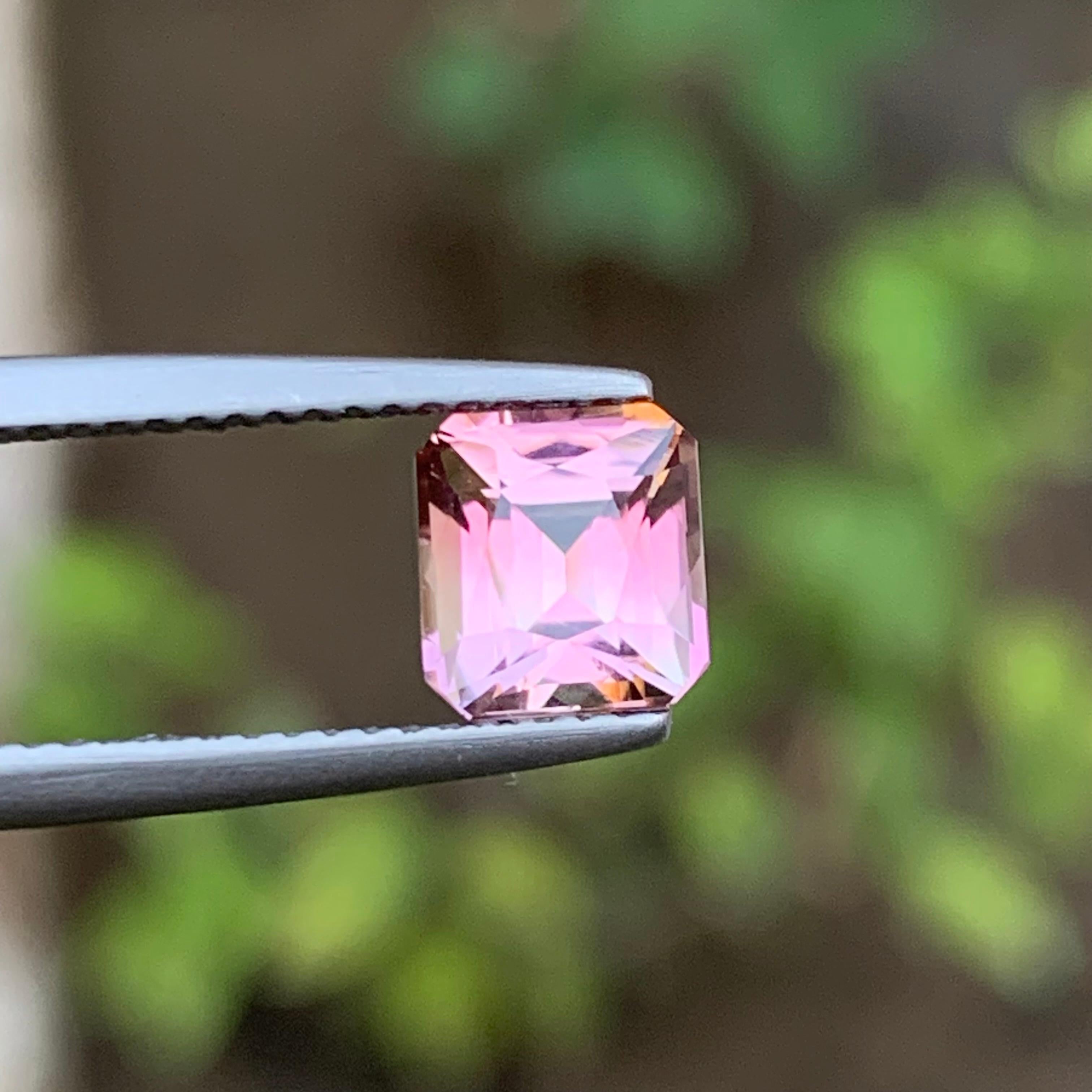 Bague rose vif tourmaline naturelle taille émeraude coussin 1,60 carat en vente 3
