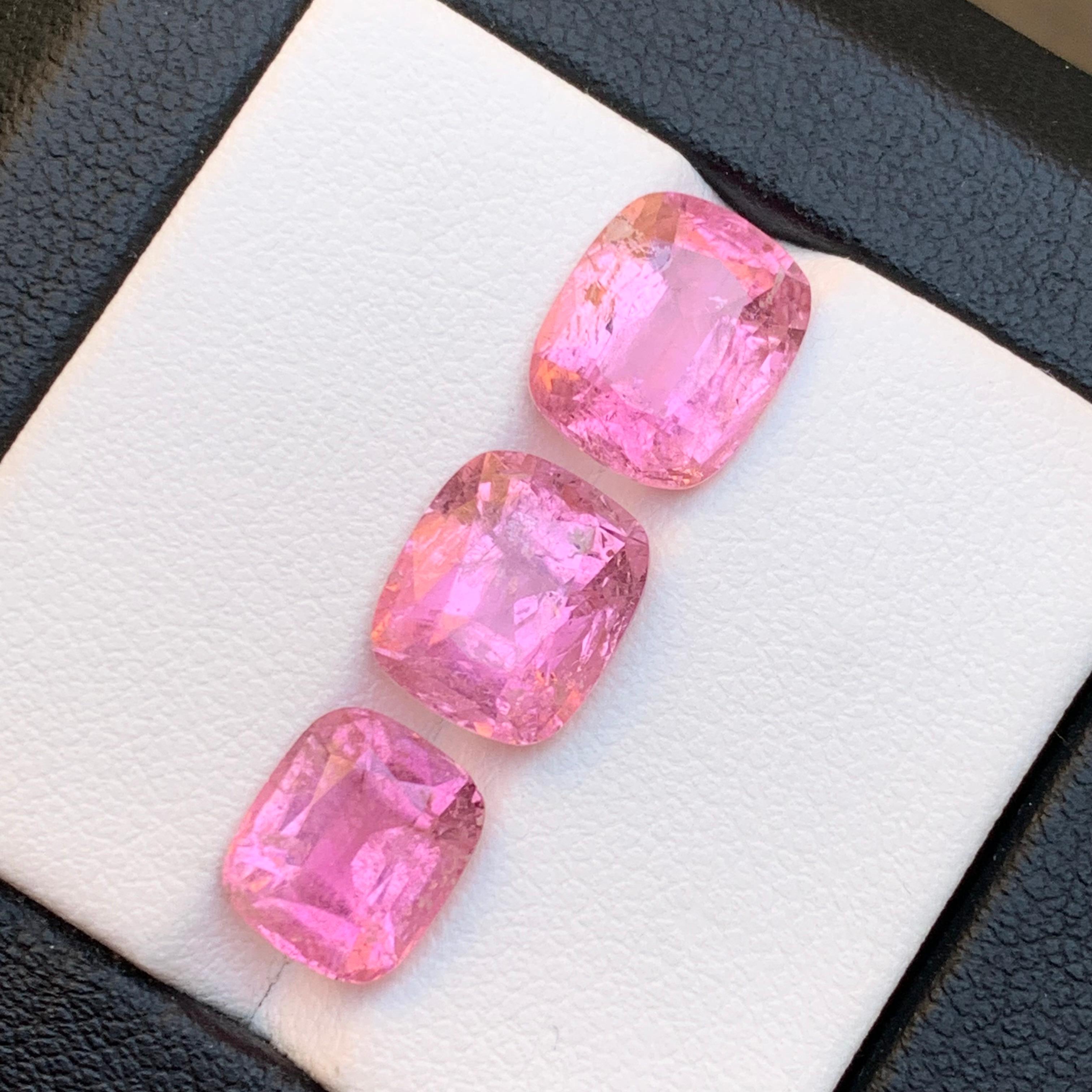 Lot de tourmalines naturelles rose vif taille coussin de 8,40 carats en vente 4