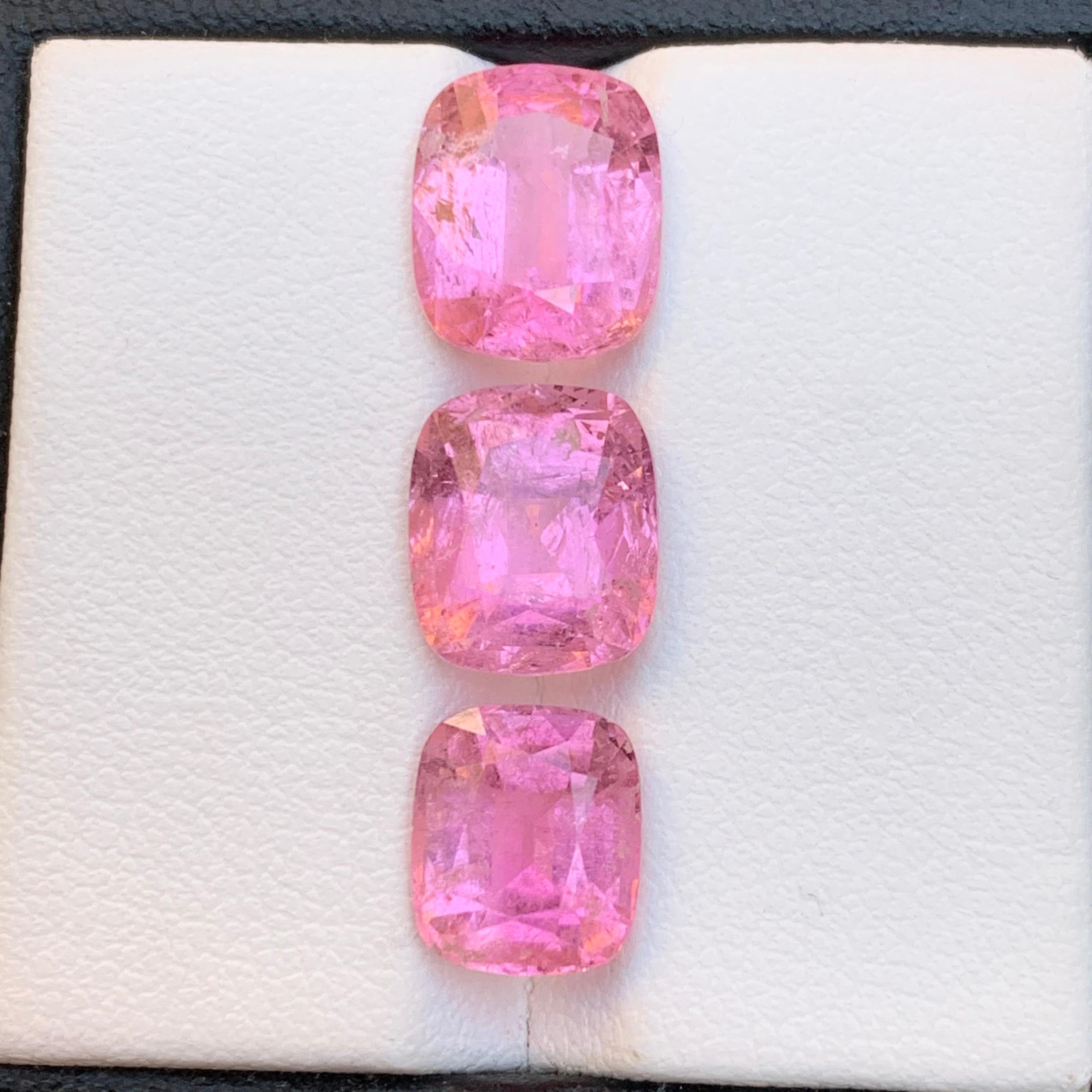 Lot de tourmalines naturelles rose vif taille coussin de 8,40 carats en vente 6