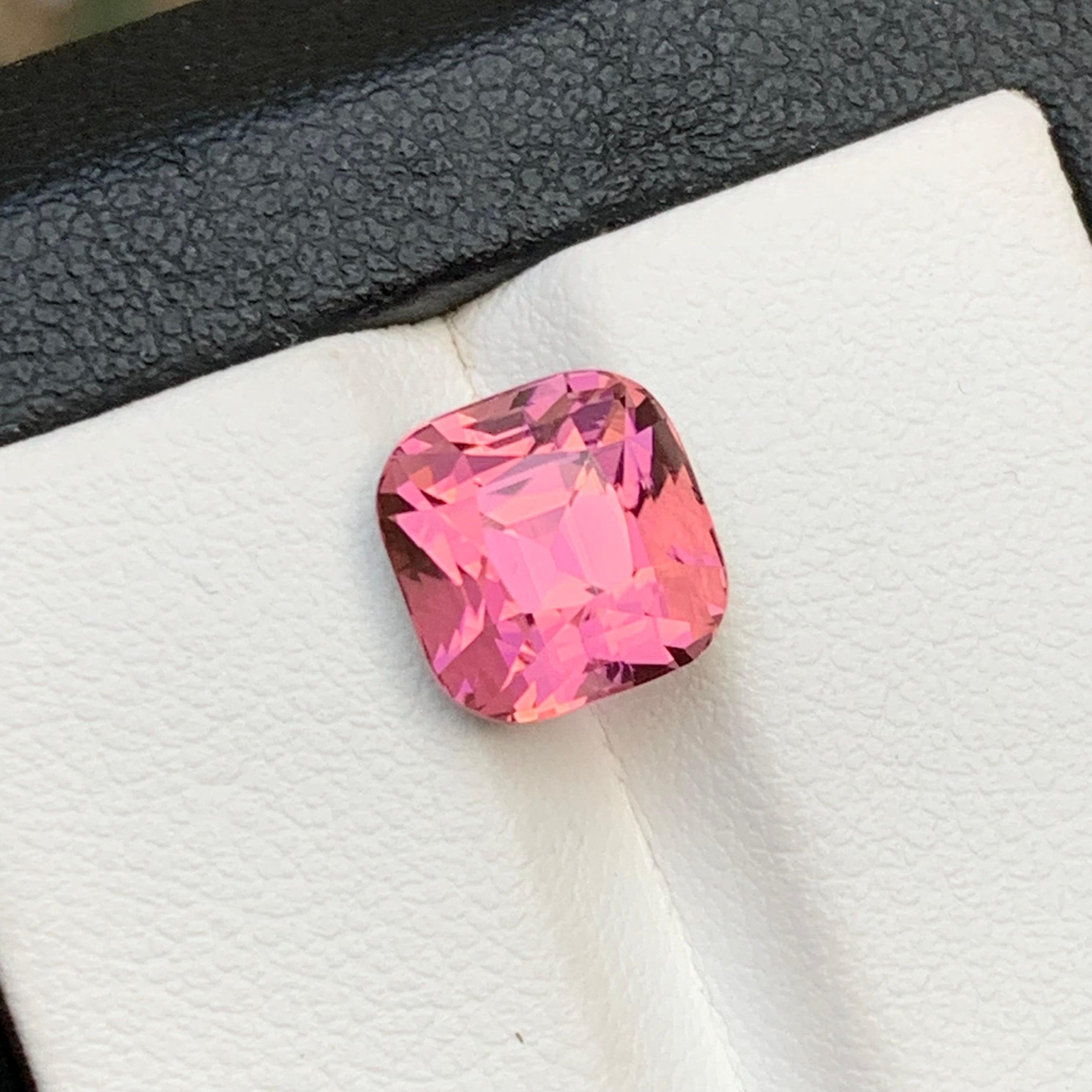 Tourmaline Naturelle Rose Vibrante pour Bague, Collier Pendentif, Bracelet ou tout autre Bijou Taillée en Coussin de Kunar, Afghanistan !!!

💎 TYPE DE PIERRE PRÉCIEUSE : Tourmaline
⚖️ POIDS : 4,50 Carats
🪚 SHAPE & CUT : Coupe coussin 
📏 TAILLE