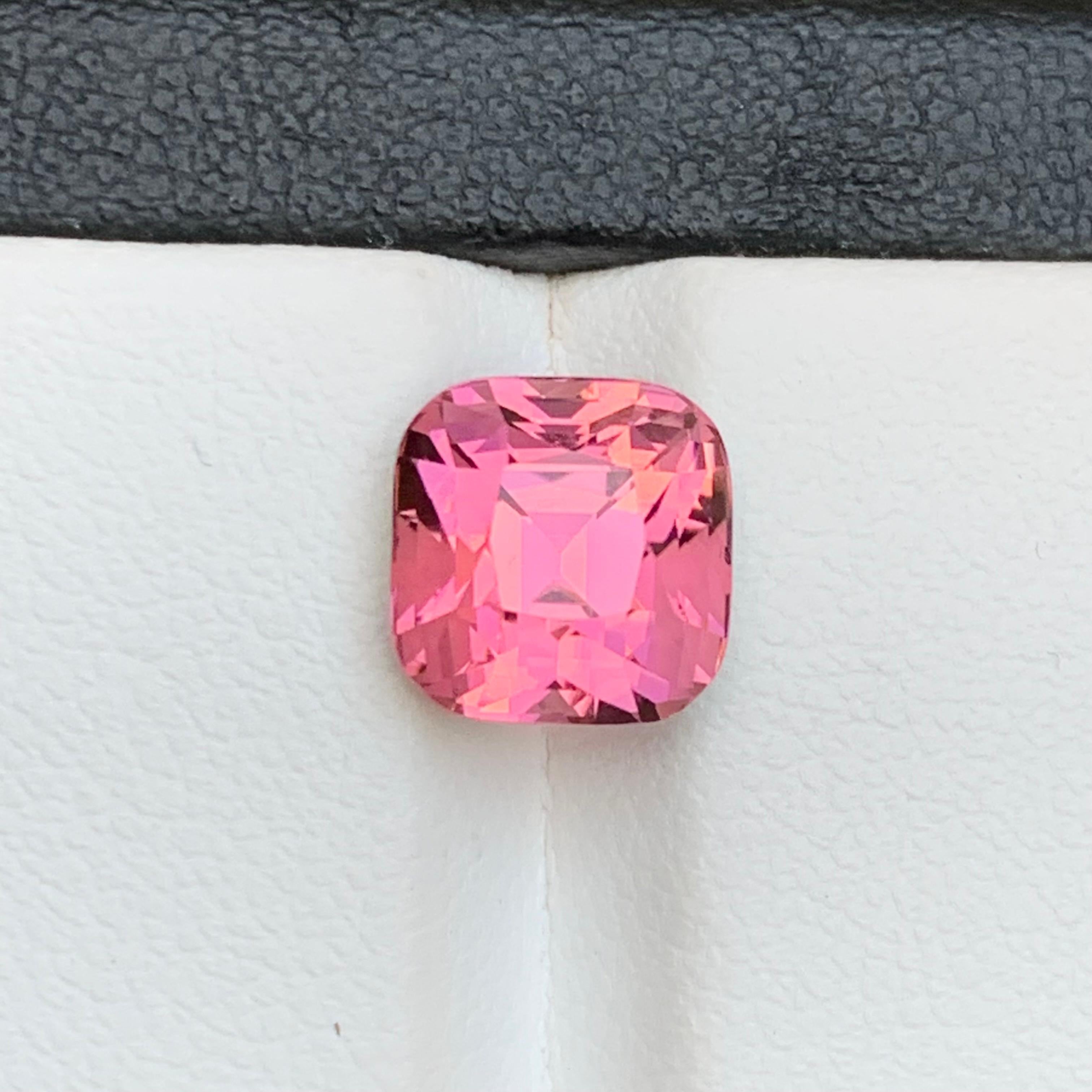 Taille coussin Bague en tourmaline naturelle rose vif, pierre précieuse non sertie de 4.50 carats, taille coussin en vente