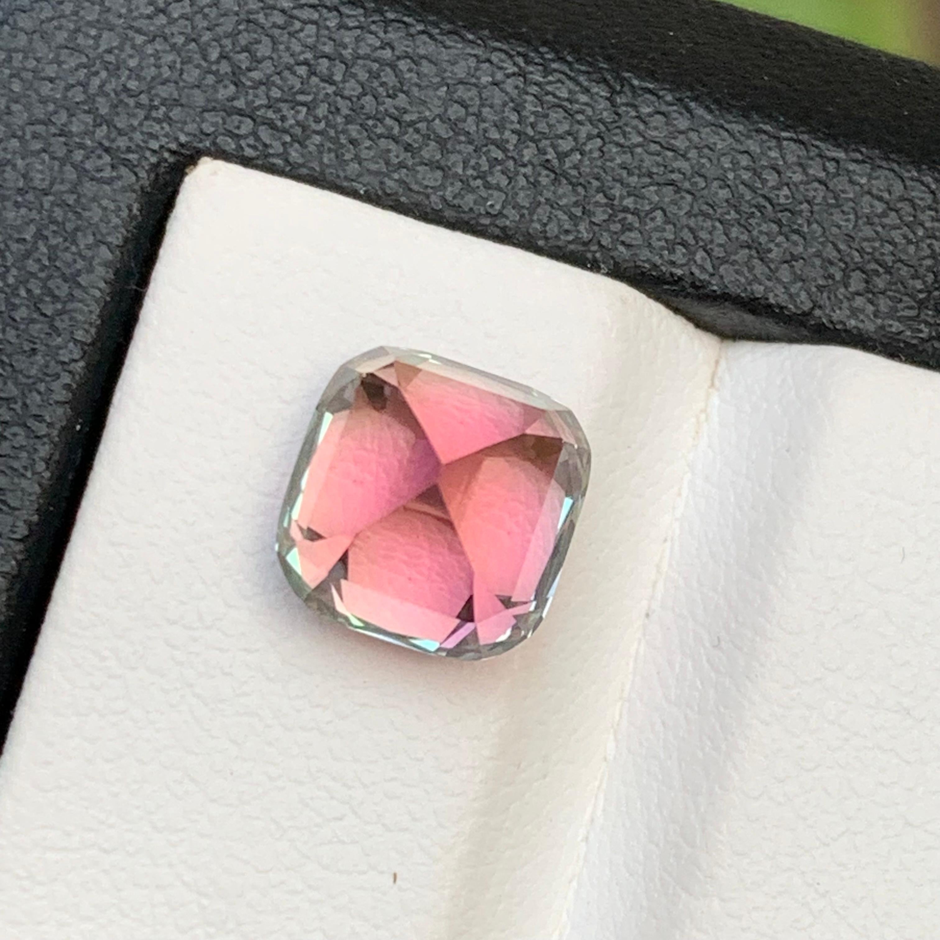 Bague en tourmaline naturelle rose vif, pierre précieuse non sertie de 4.50 carats, taille coussin Neuf - En vente à Peshawar, PK