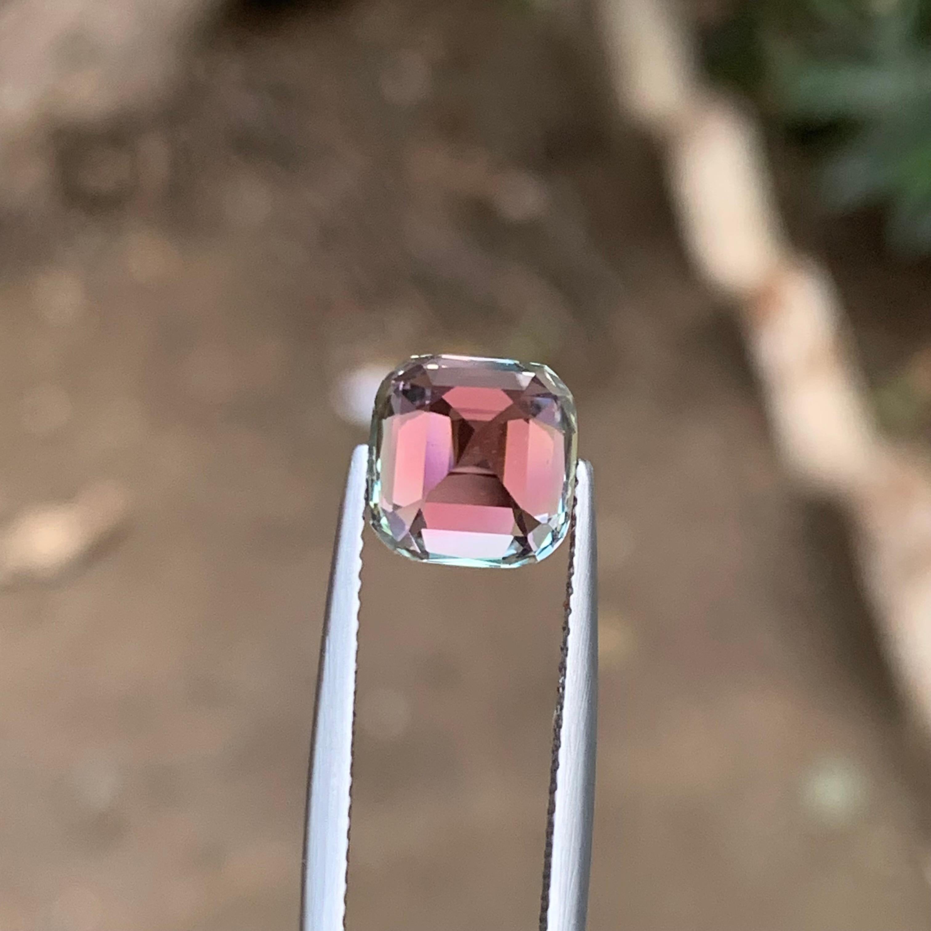Bague en tourmaline naturelle rose vif, pierre précieuse non sertie de 4.50 carats, taille coussin en vente 1