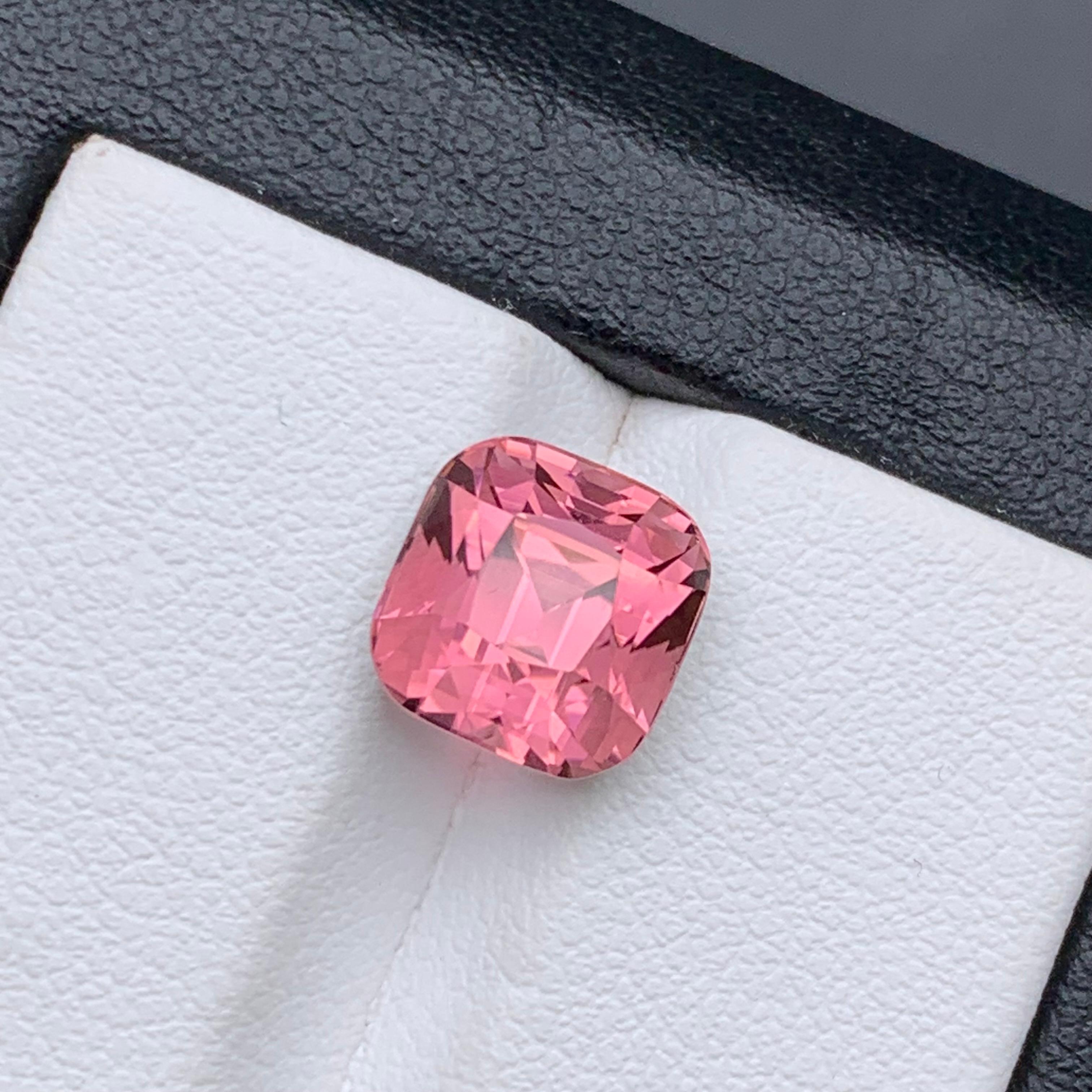 Bague en tourmaline naturelle rose vif, pierre précieuse non sertie de 4.50 carats, taille coussin en vente 3
