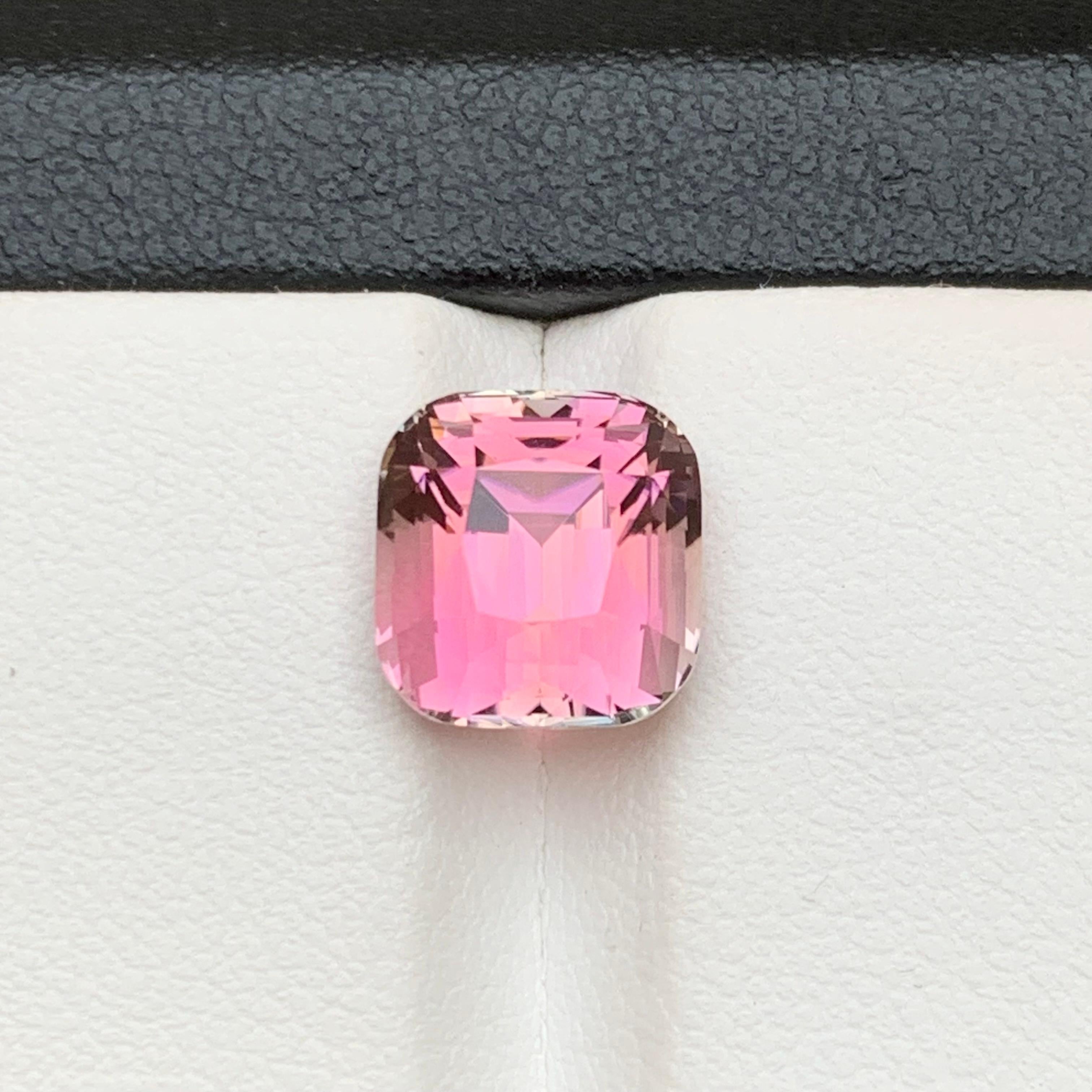 Contemporain Bague en tourmaline naturelle rose vif, pierre précieuse non sertie de 4,75 carats, taille coussin en vente