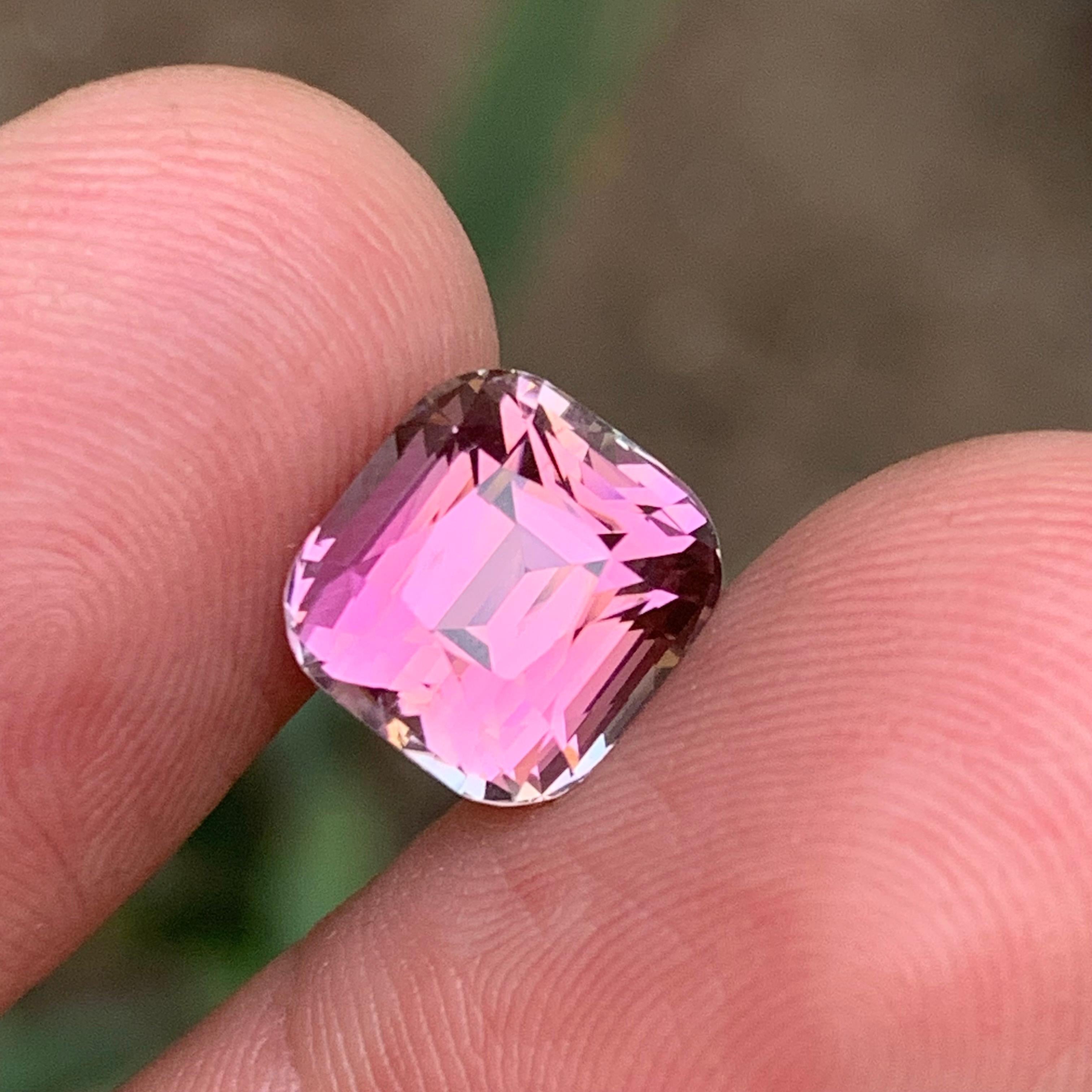 Taille coussin Bague en tourmaline naturelle rose vif, pierre précieuse non sertie de 4,75 carats, taille coussin en vente