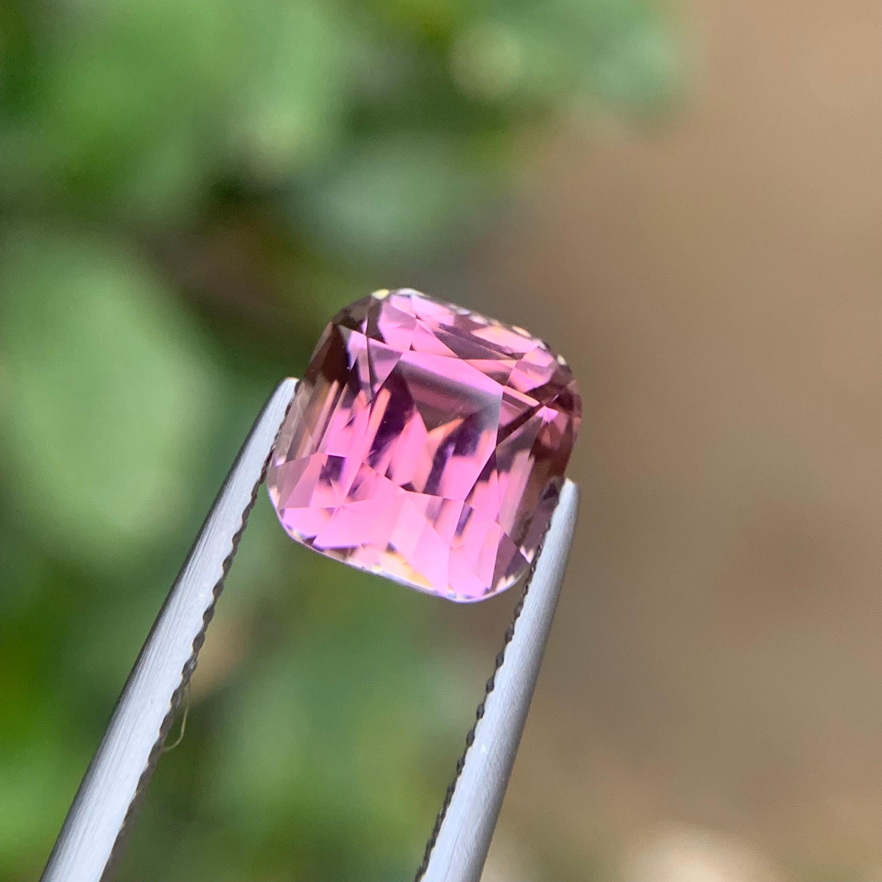 Bague en tourmaline naturelle rose vif, pierre précieuse non sertie de 4,75 carats, taille coussin en vente 1