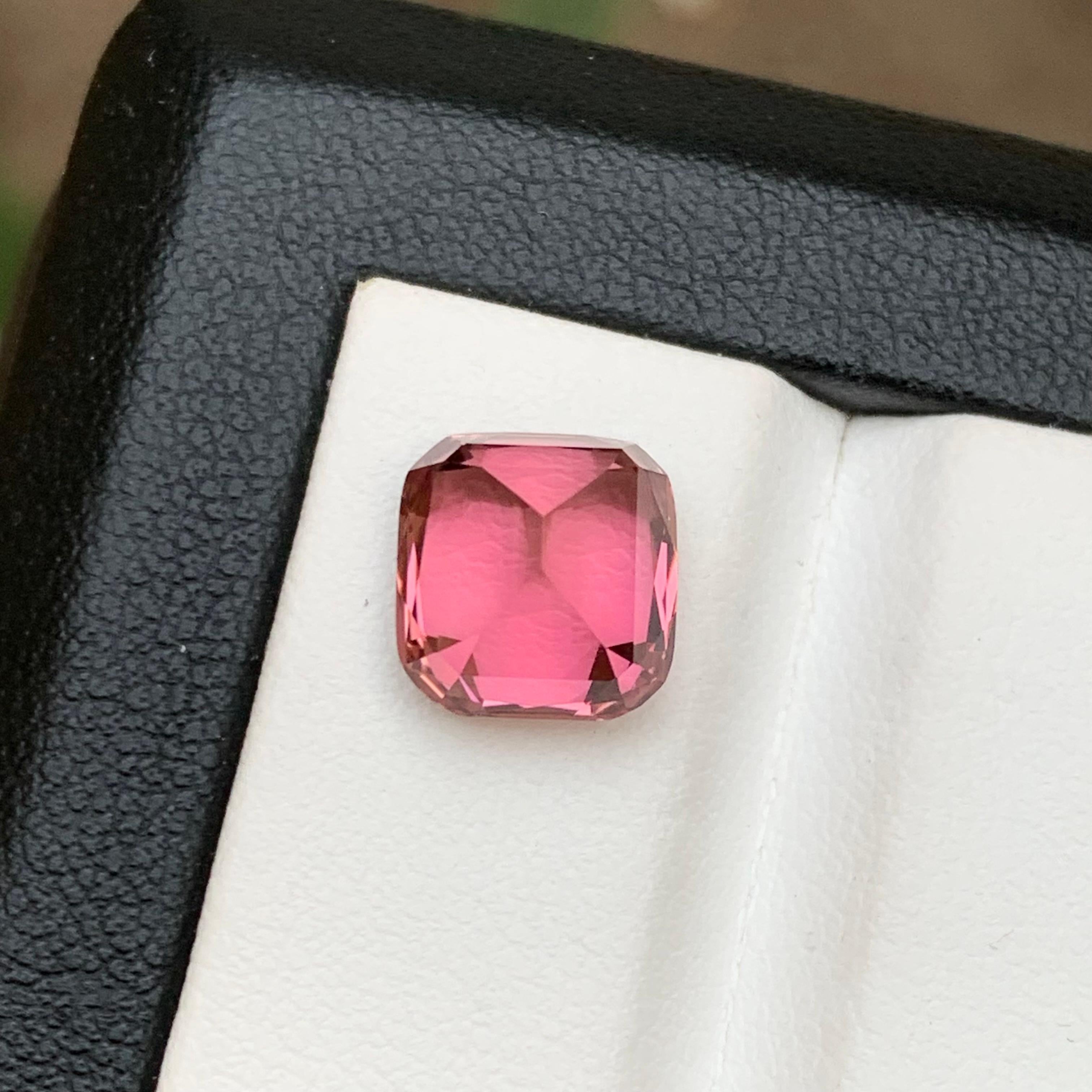 Bague en tourmaline naturelle rose vif, pierre précieuse non sertie de 4,75 carats, taille coussin en vente 3