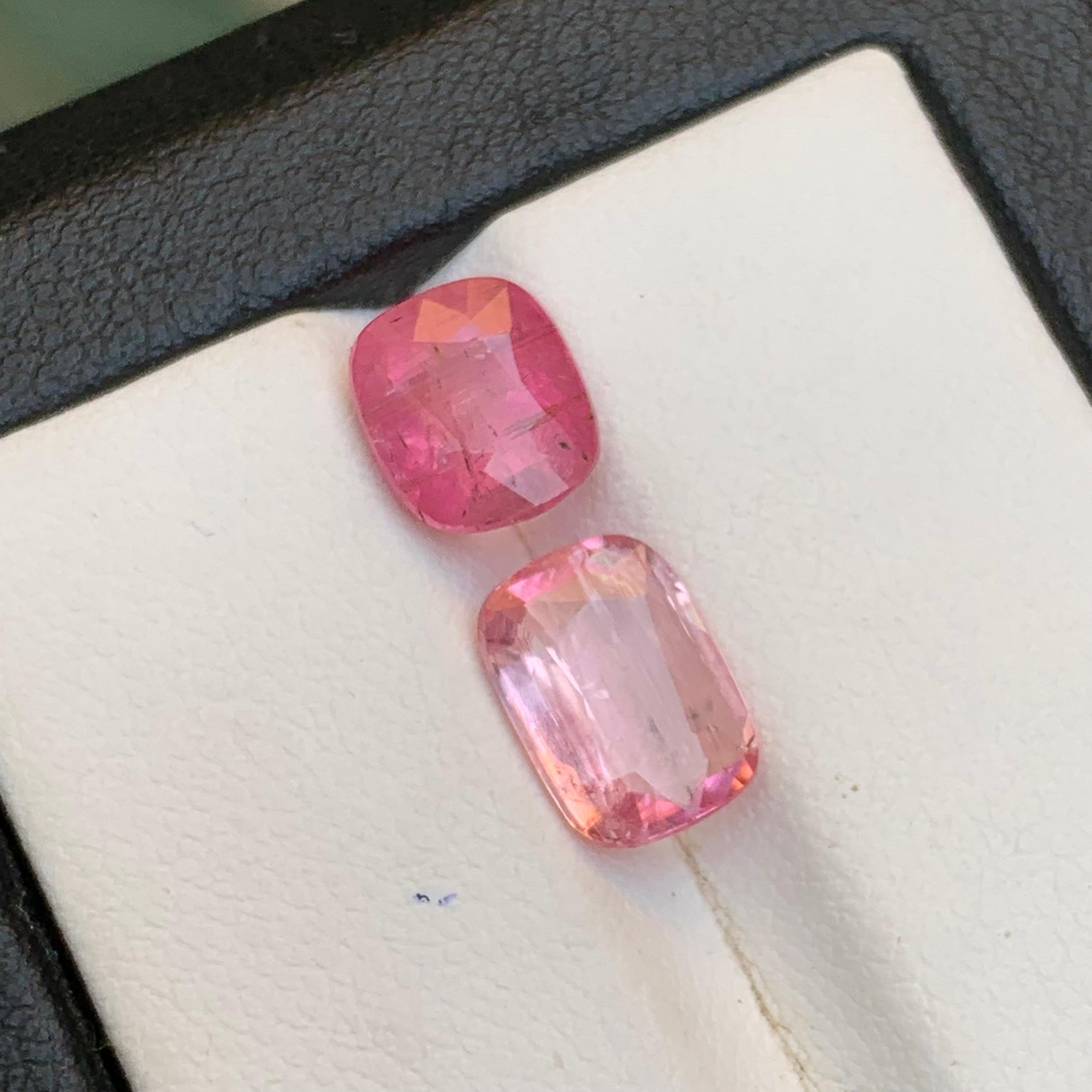 Gemas sueltas naturales de turmalina rubelita rosa vibrante de 4,22 qt talla cojín en venta 4