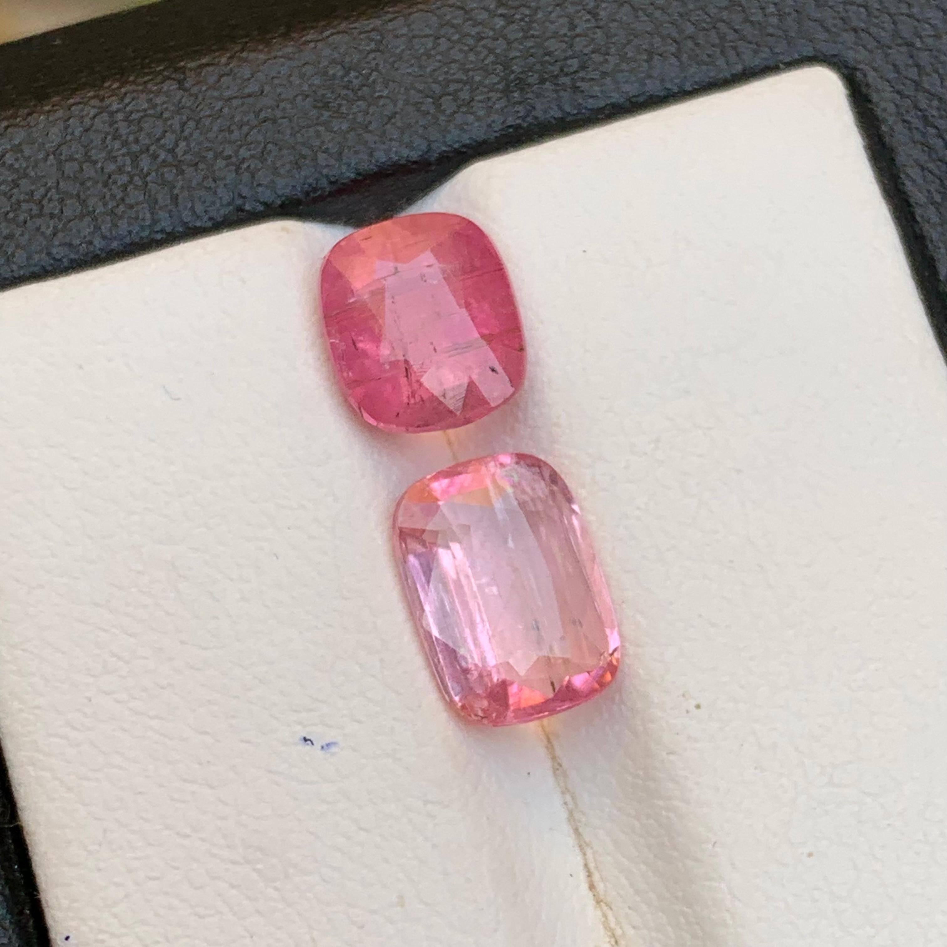 Gemas sueltas naturales de turmalina rubelita rosa vibrante de 4,22 qt talla cojín Contemporáneo en venta