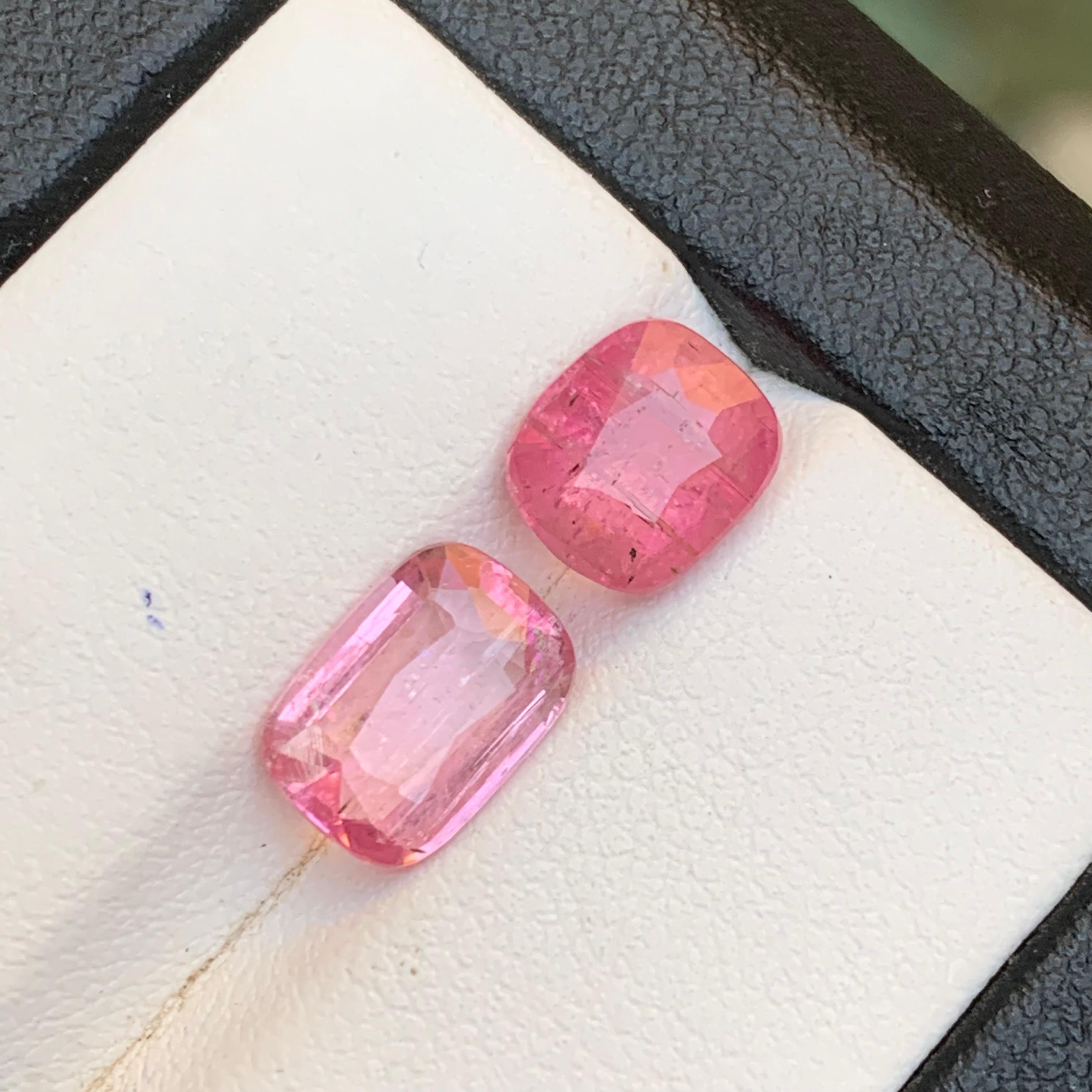 Gemas sueltas naturales de turmalina rubelita rosa vibrante de 4,22 qt talla cojín en Nuevo estado para la venta en Peshawar, PK