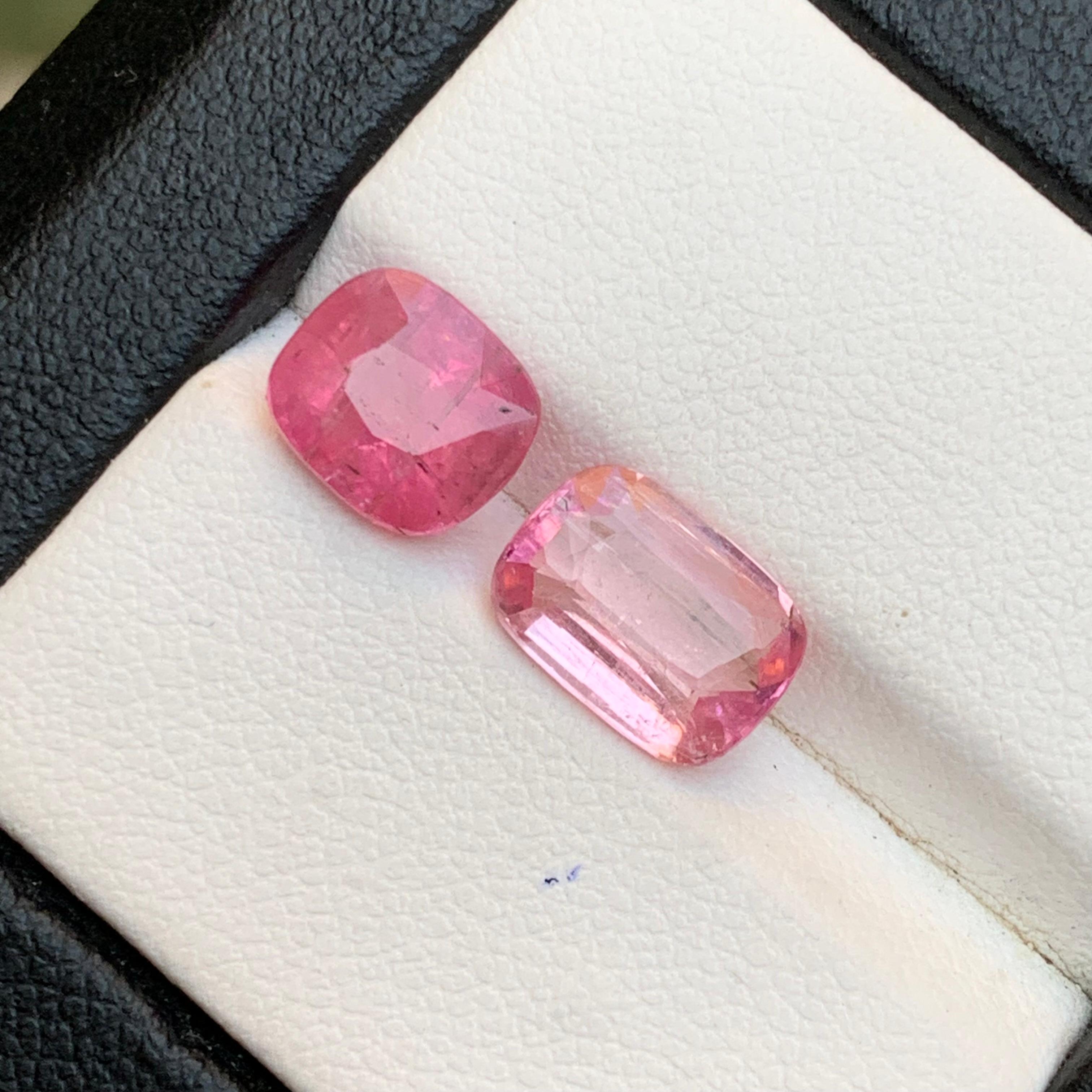 Gemas sueltas naturales de turmalina rubelita rosa vibrante de 4,22 qt talla cojín en venta 1