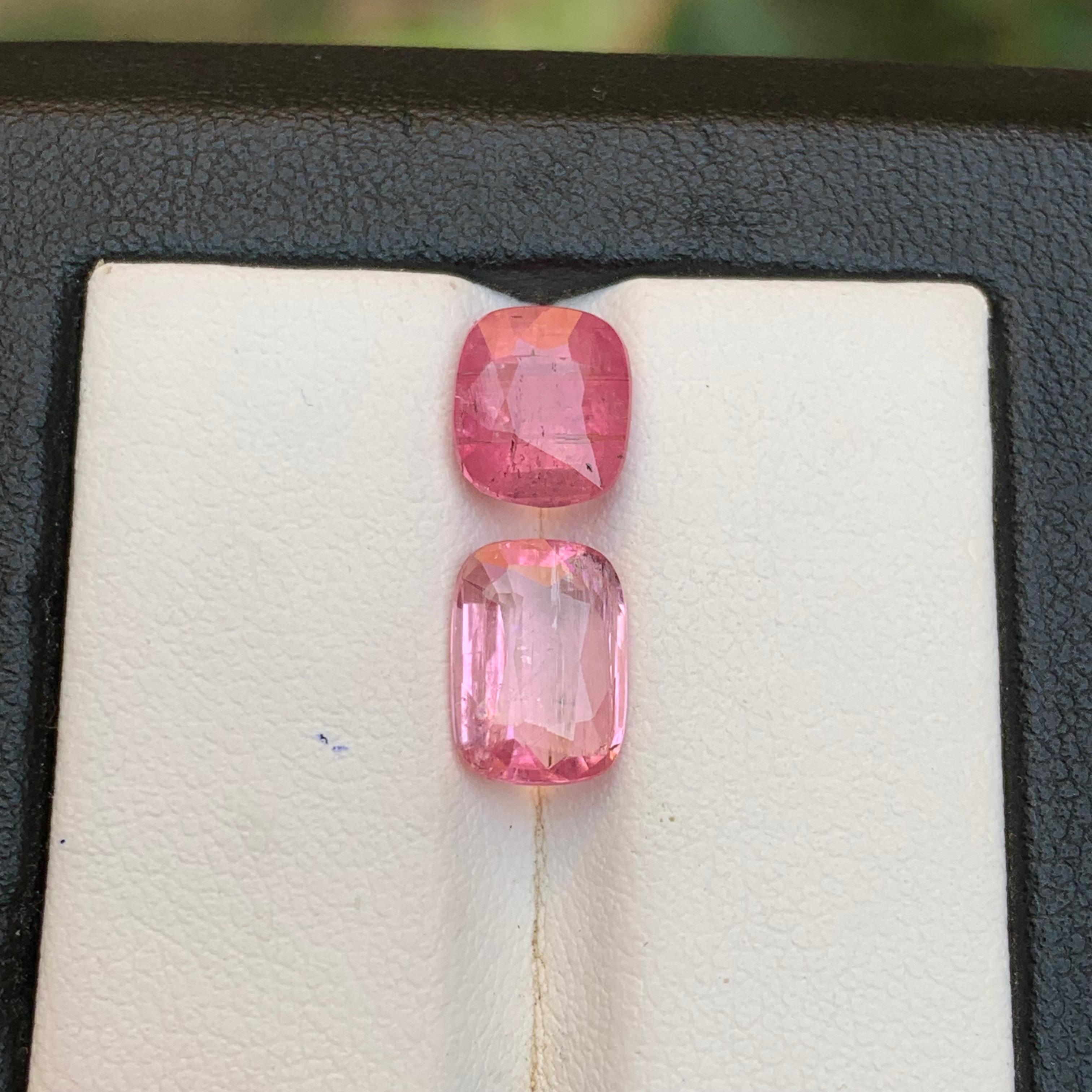 Gemas sueltas naturales de turmalina rubelita rosa vibrante de 4,22 qt talla cojín en venta 2