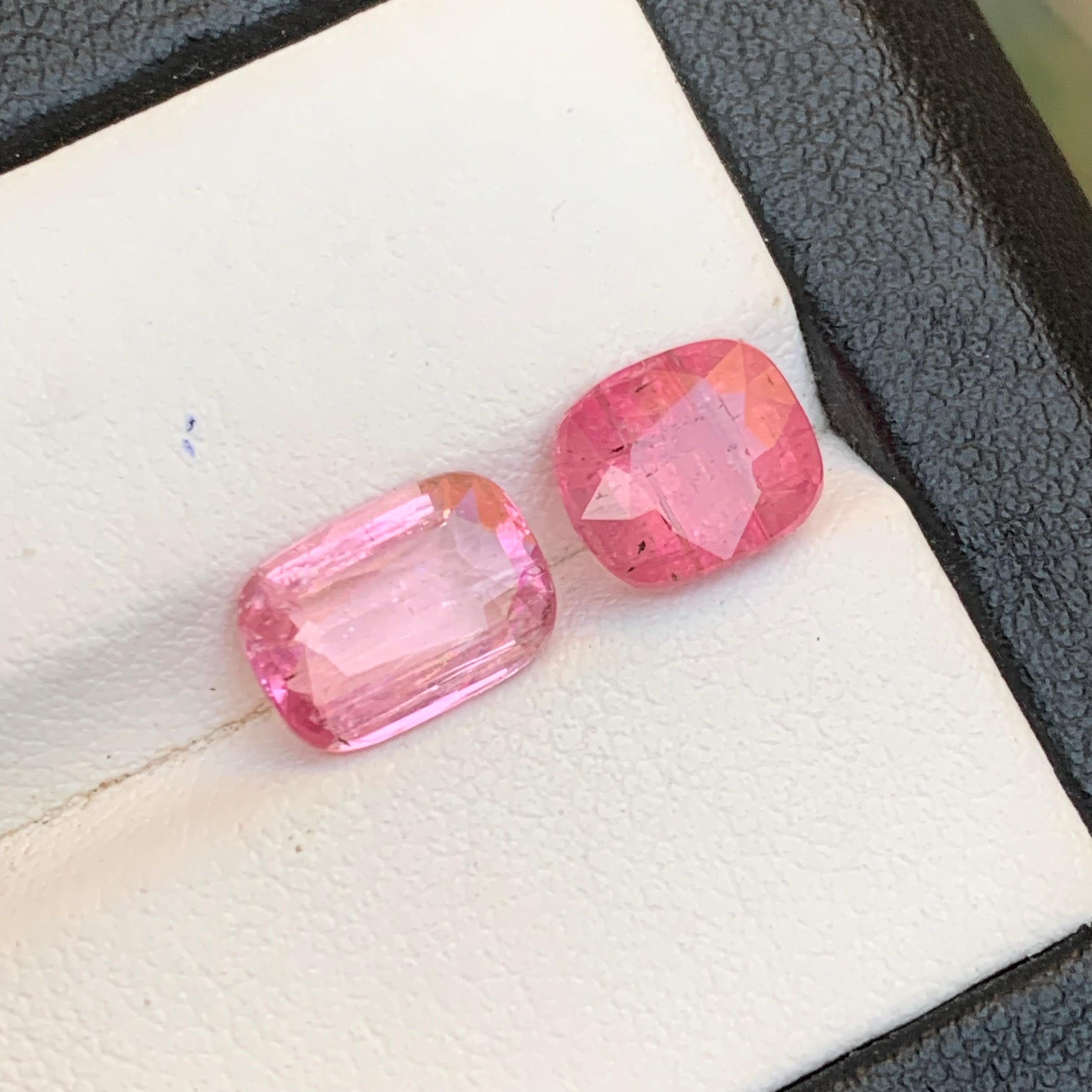 Gemas sueltas naturales de turmalina rubelita rosa vibrante de 4,22 qt talla cojín en venta 3